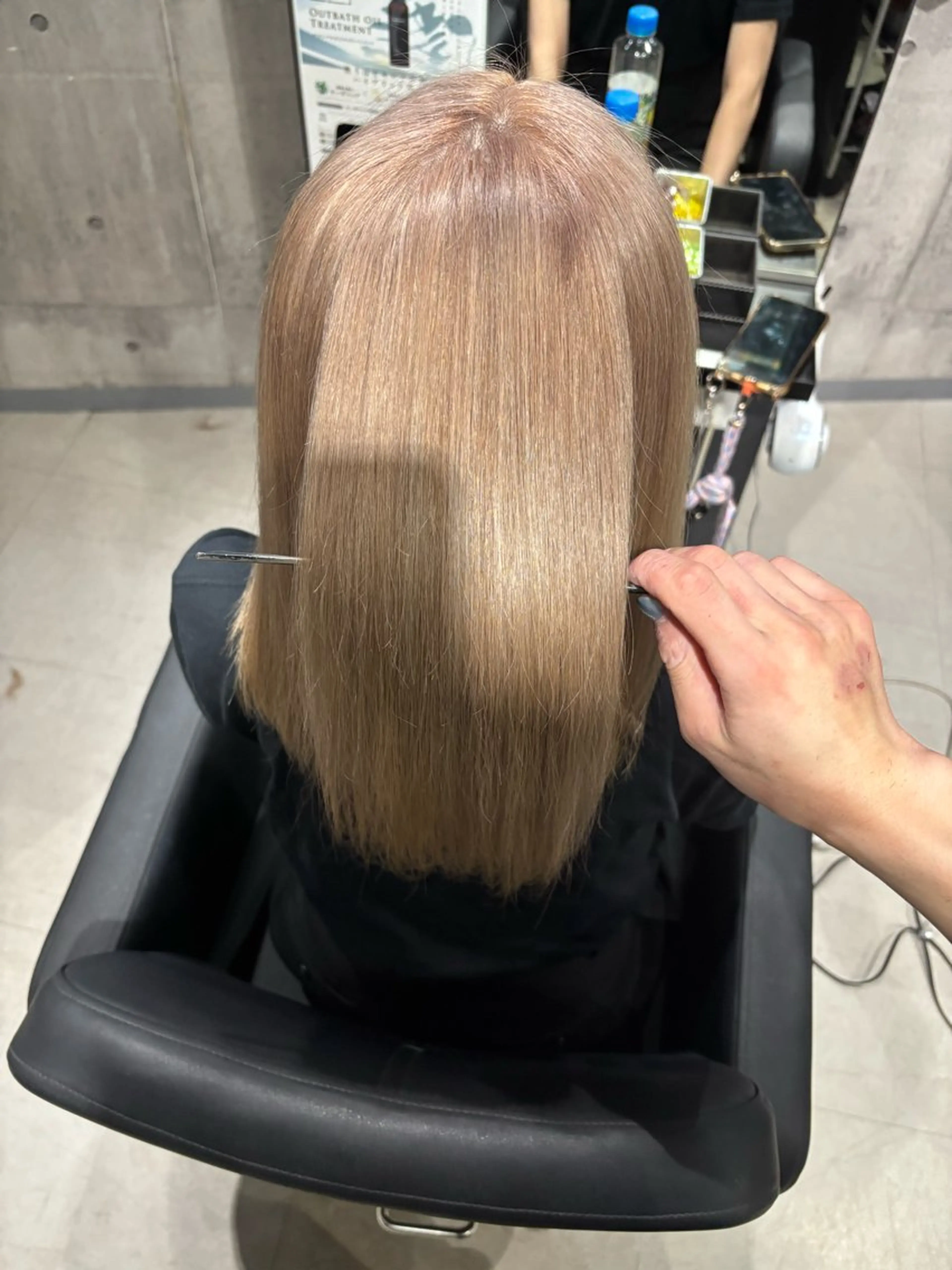 セミロング カット ヘアカラー トリートメント _WHITE / KENTOのヘアスタイル