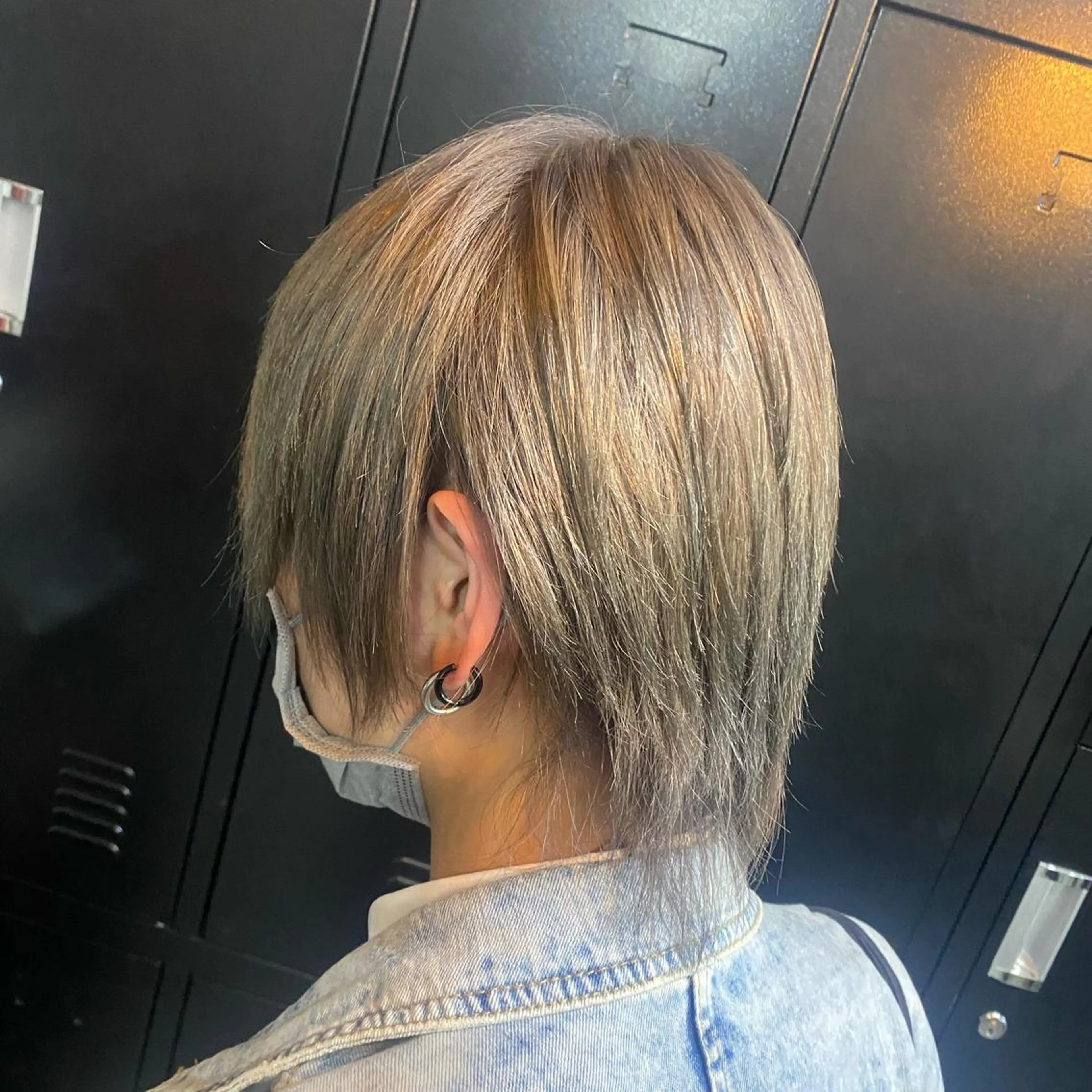 ショート カラー メンズ グレージュ 艶髪ハイトーン特化 梅田美容室SLYのヘアスタイル