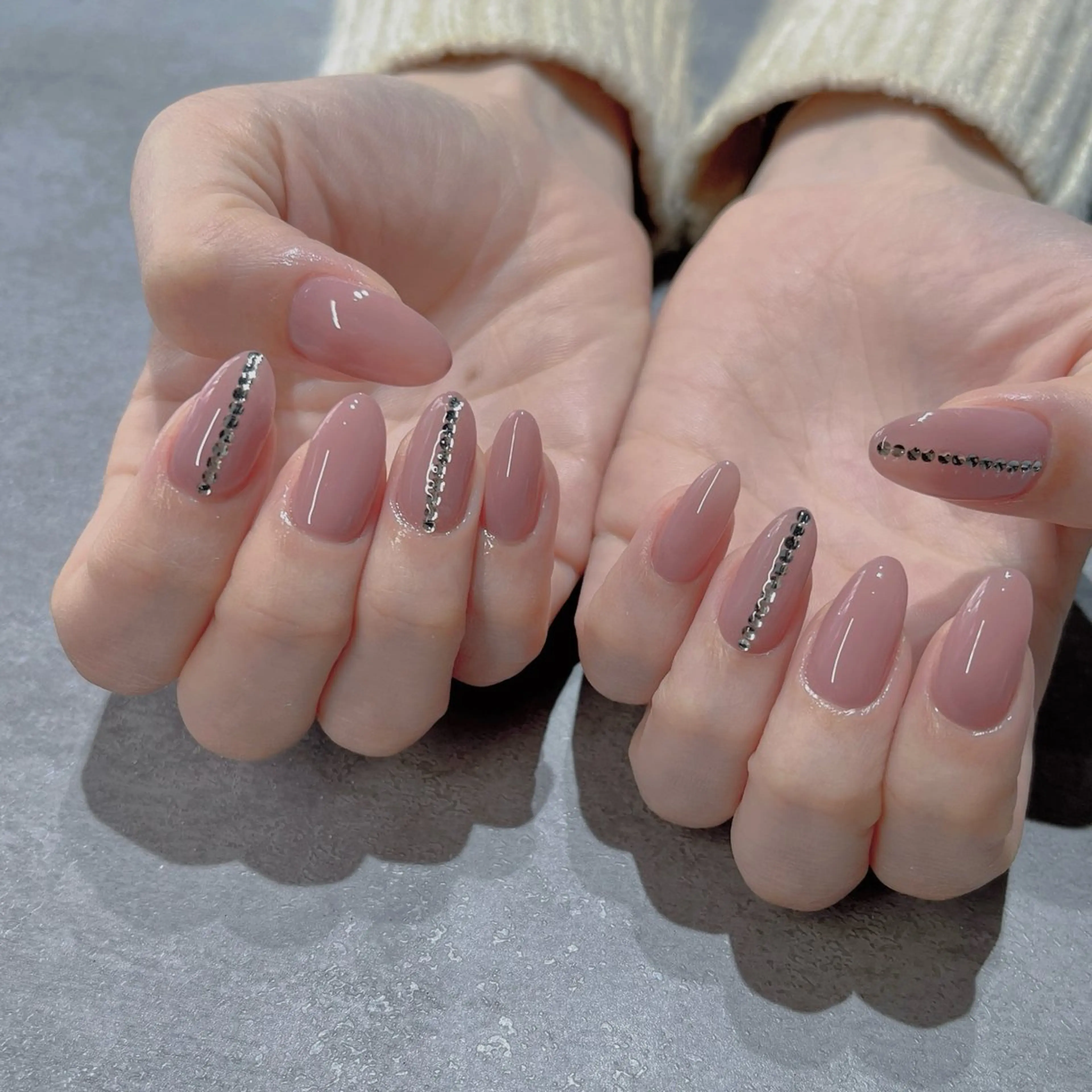 ネイル フットネイル フレンチネイル ジェルネイル ラメ(グリッター) ラメグラデーション ハンドネイル NEO Beauty Salon所属・𝐍𝐄𝐎 𝐉𝐔𝐑𝐈のネイルデザイン