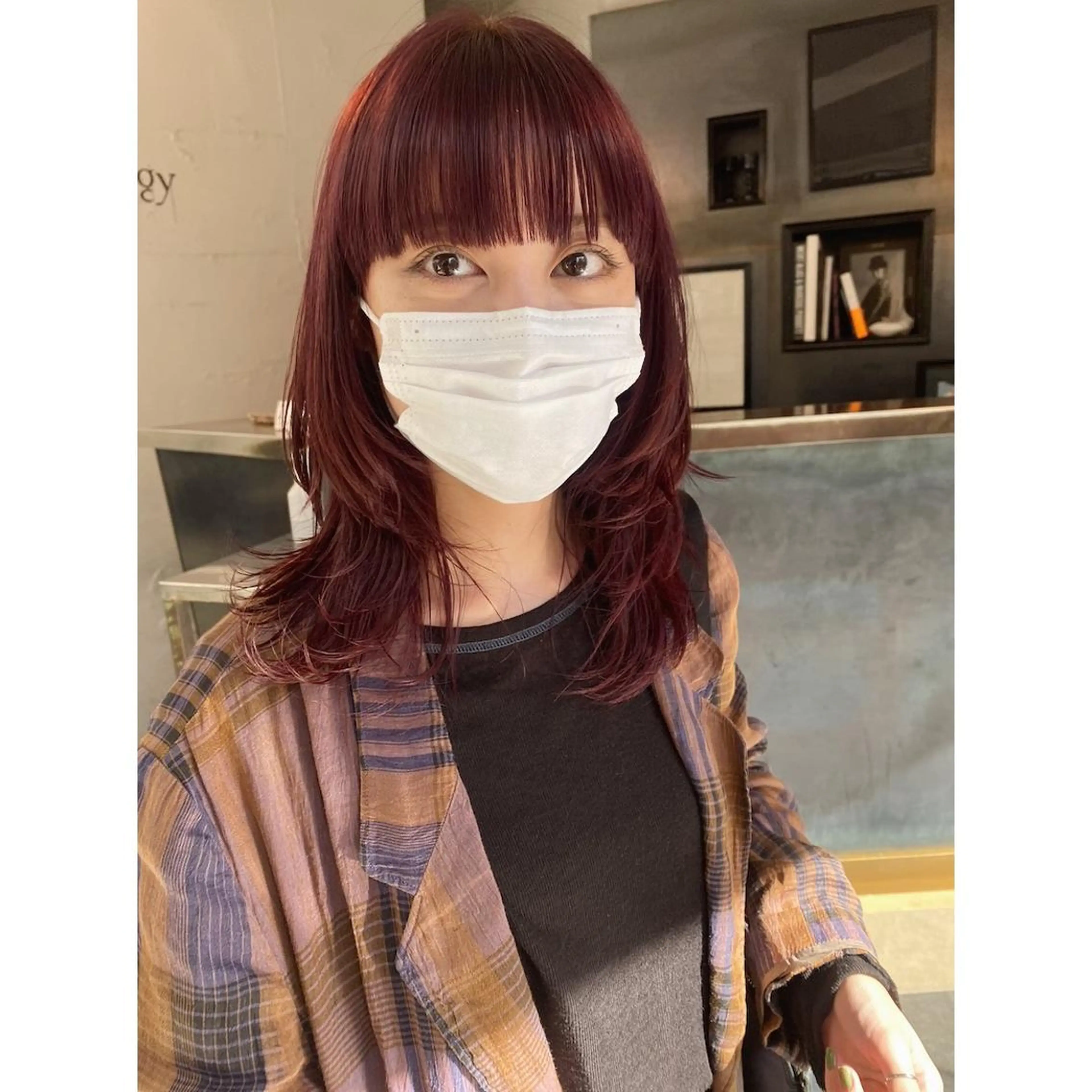 ミディアム カラー ピンクカラー パープルカラー レイヤーカット ワイドバング 大石 沙季のヘアスタイル