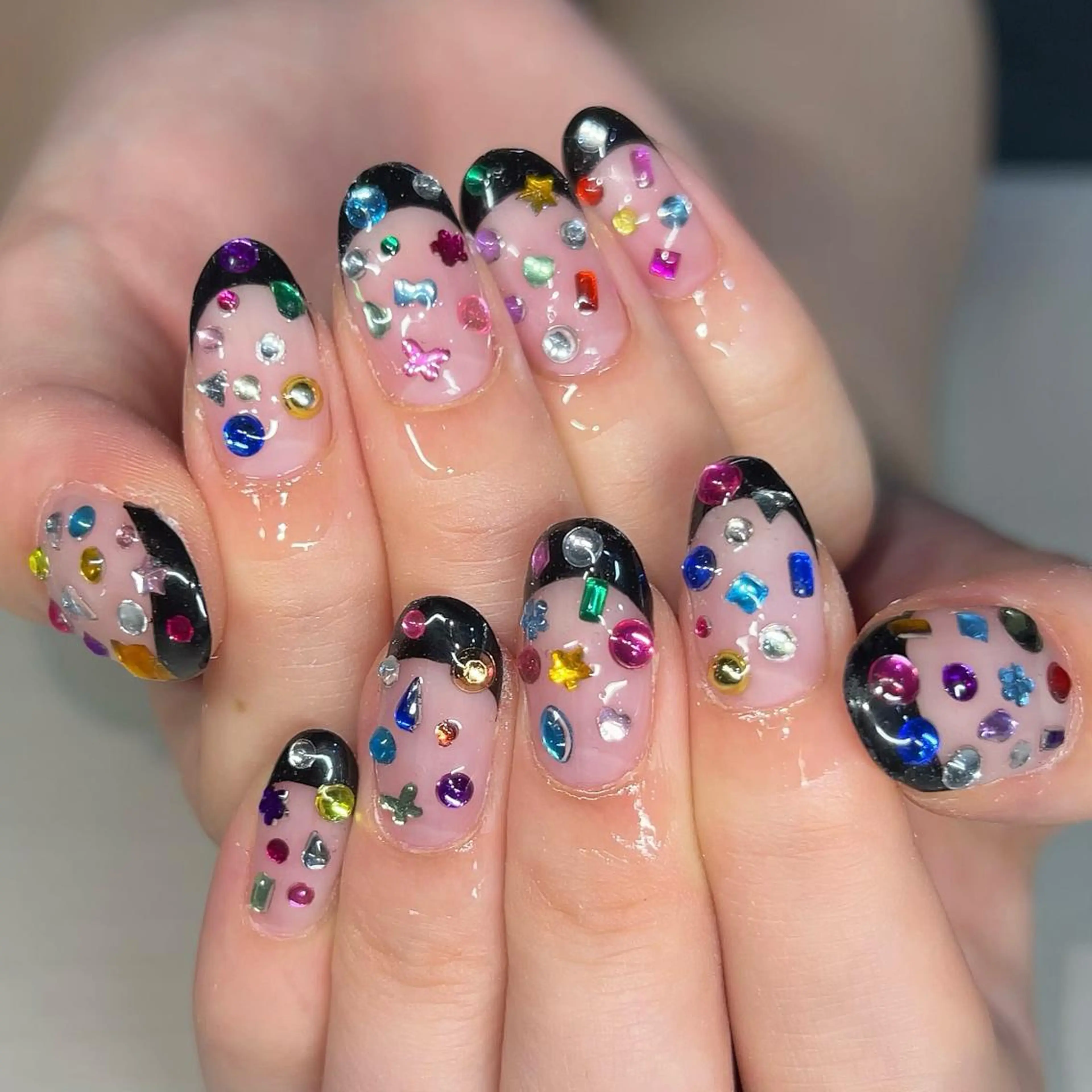 ネイル フレンチネイル ストーンネイル ハンドネイル 【Yappy🌈】 💖P-tanaのネイルデザイン