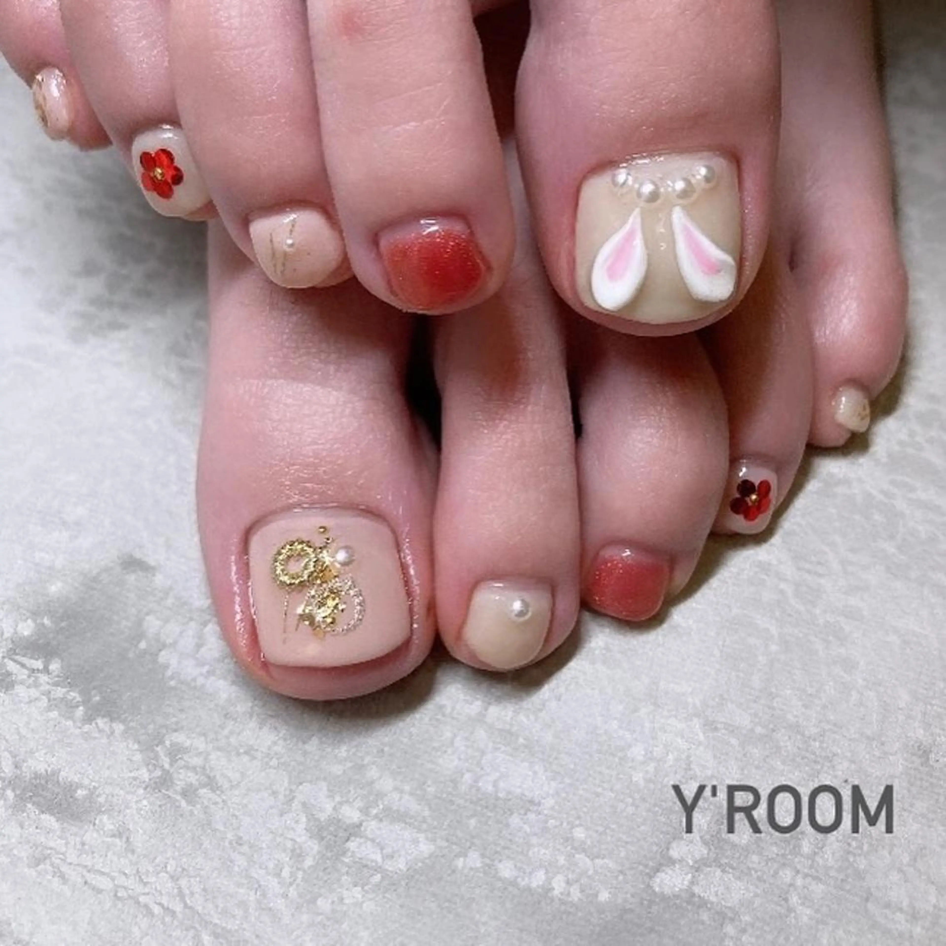 ネイル オーロラネイル フラッシュネイル フットネイル ジェルネイル 氷ネイル・うるうるネイル YUKA （ネイリスト）のネイルデザイン