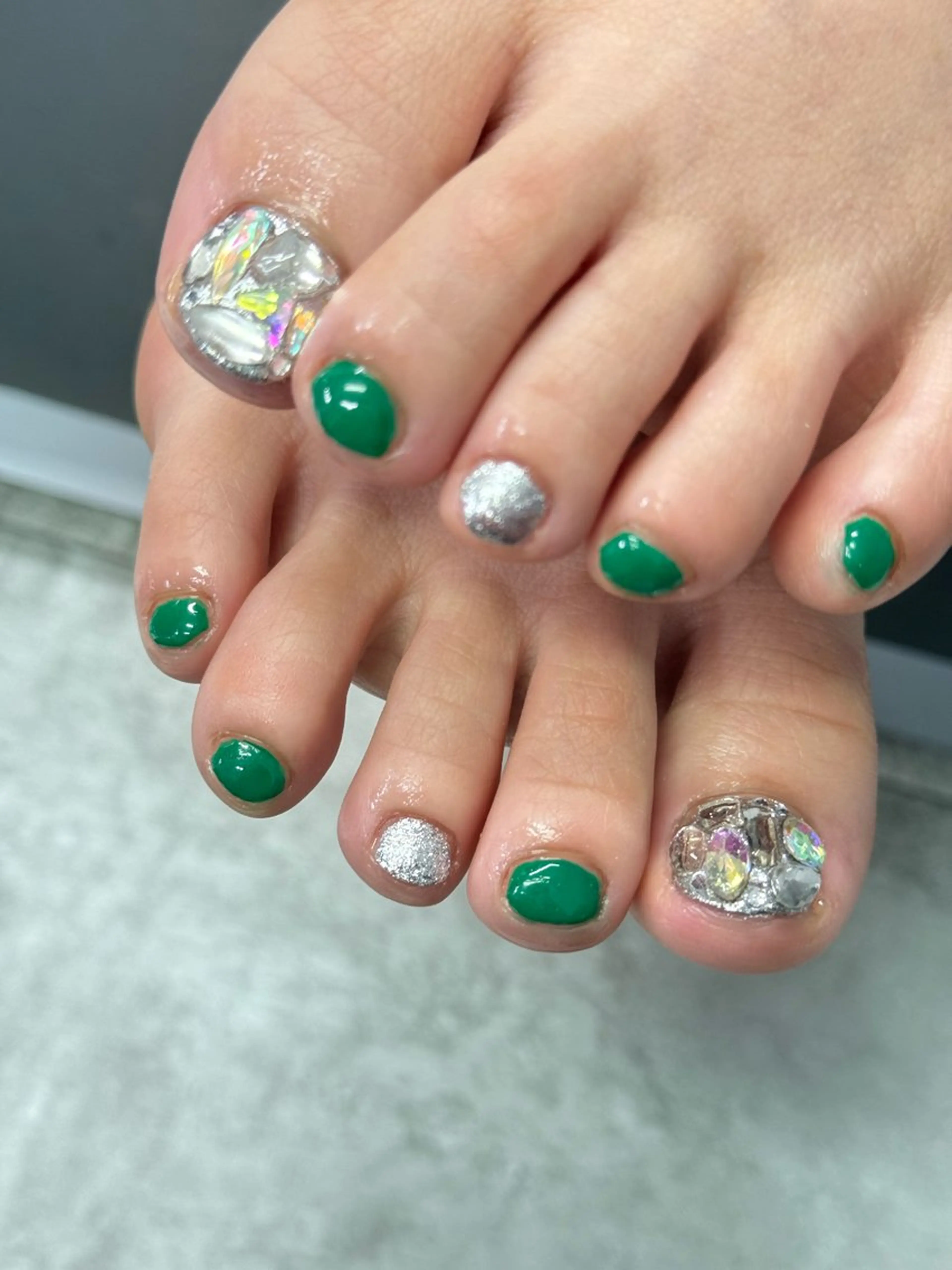 ネイル フットネイル キラキラネイル k+1💅🏻 miyukiのネイルデザイン