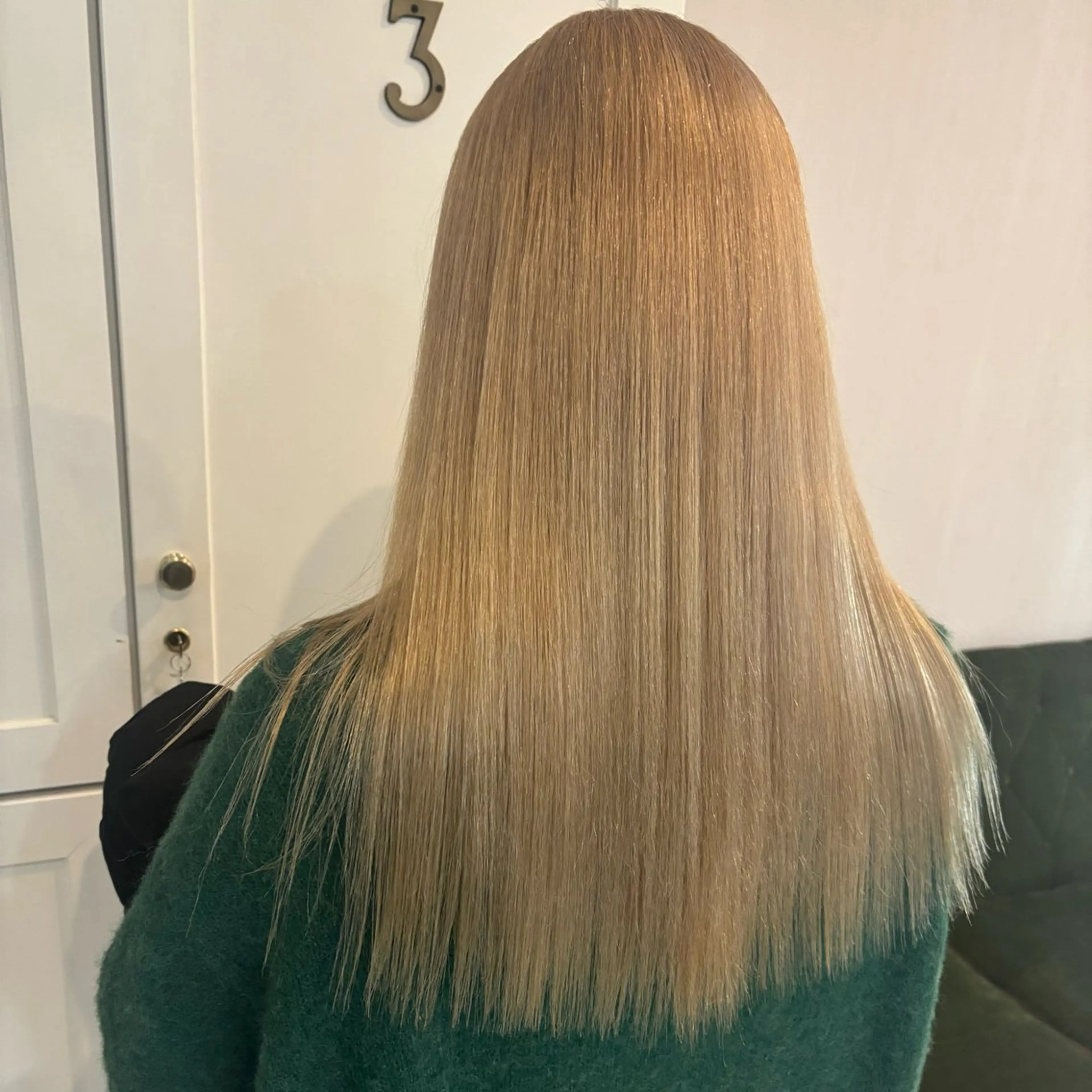 ケアブリーチ ＋ ケアカラー ＋ トリートメントの写真