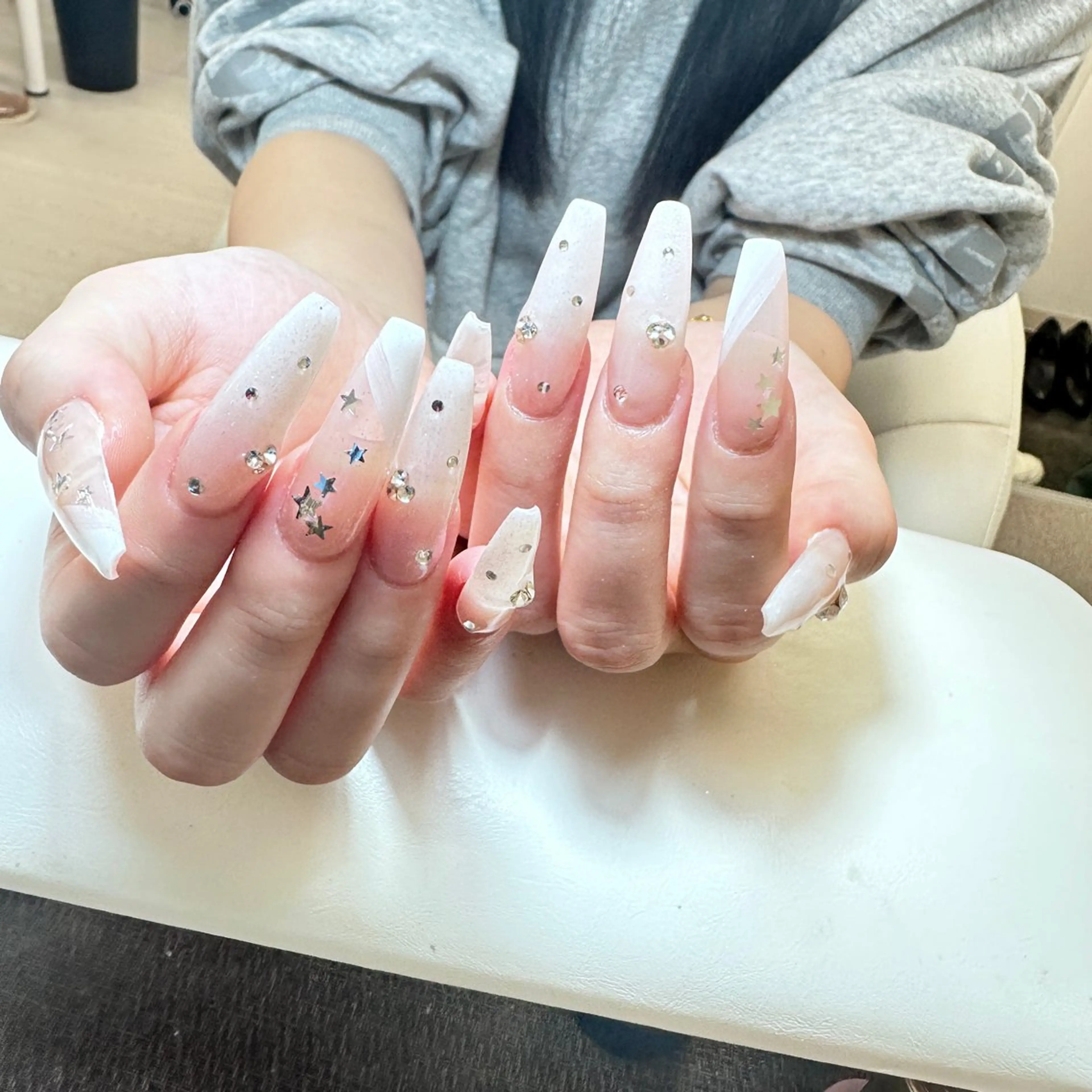 ネイル アートネイル オーロラネイル チークネイル 長さ出し フットネイル Anh 歌舞伎町のネイルデザイン