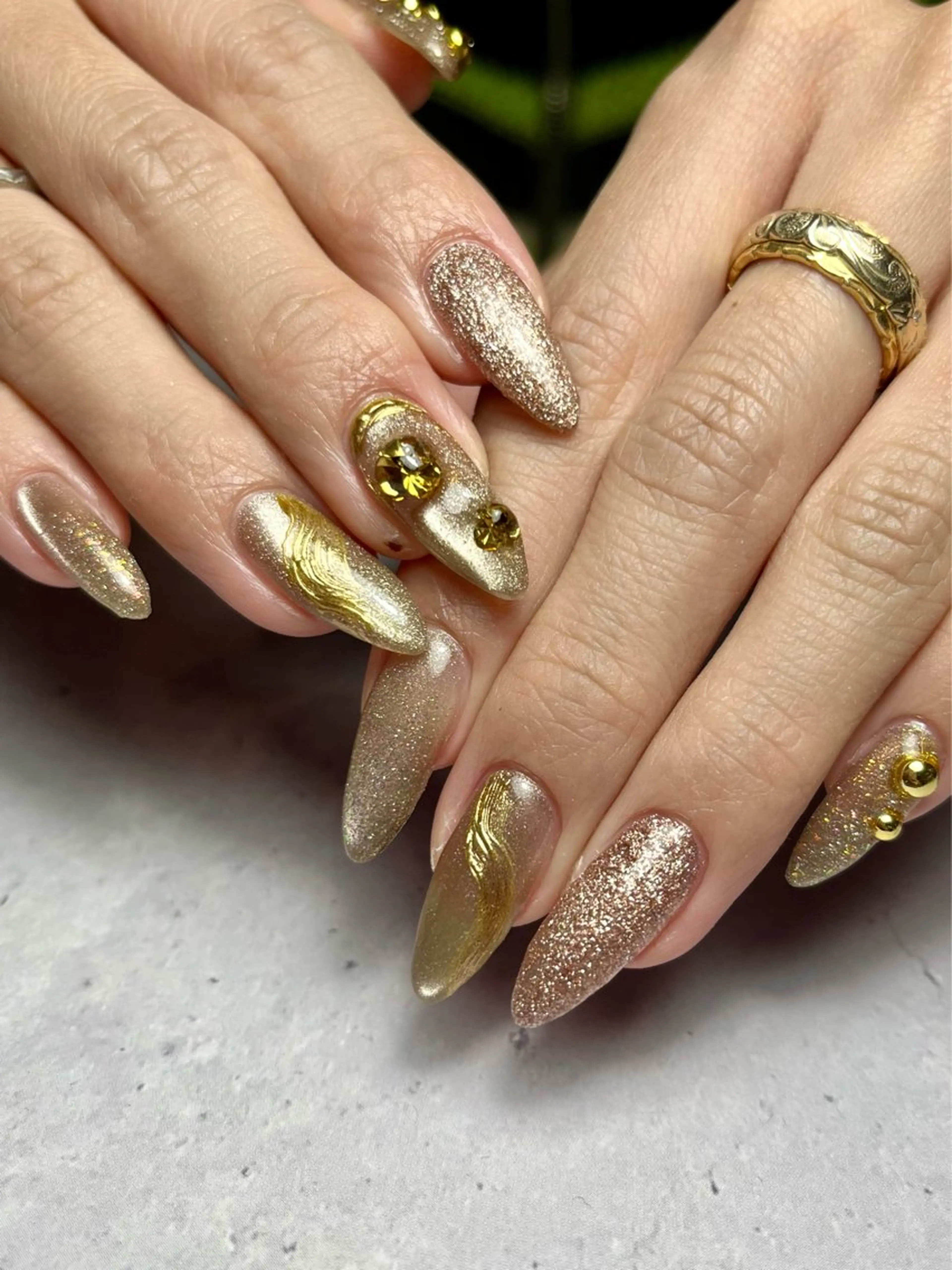 ネイル フラッシュネイル ロングネイル マグネットネイル ピンク ピンクベージュ ハンドネイル kupu所属・ネイルサロン kupuのネイルデザイン