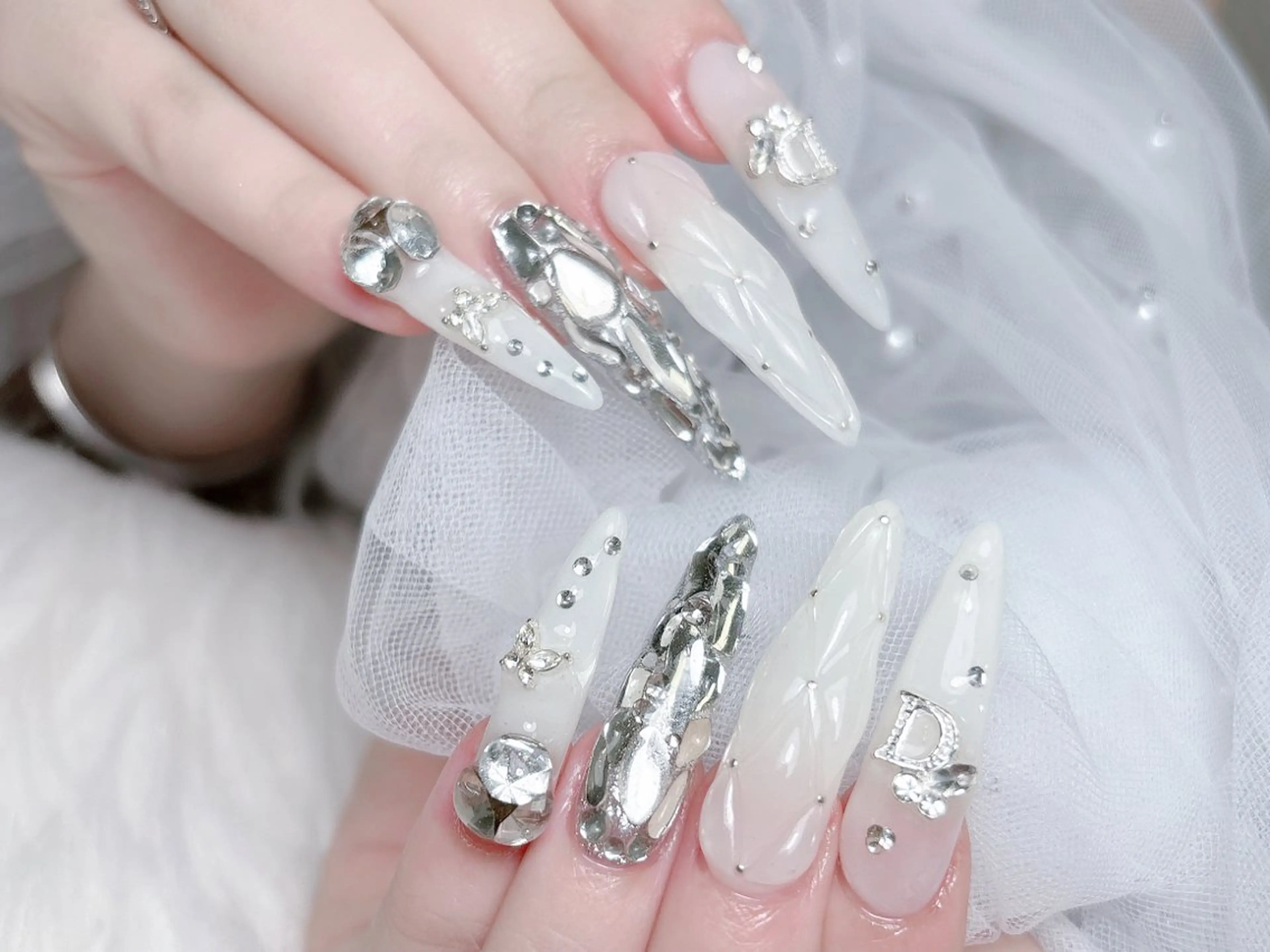 ネイル キラキラネイル スカルプネイル ハンドネイル MoMoA Nail ネイル長さ出し専門店のネイルデザイン