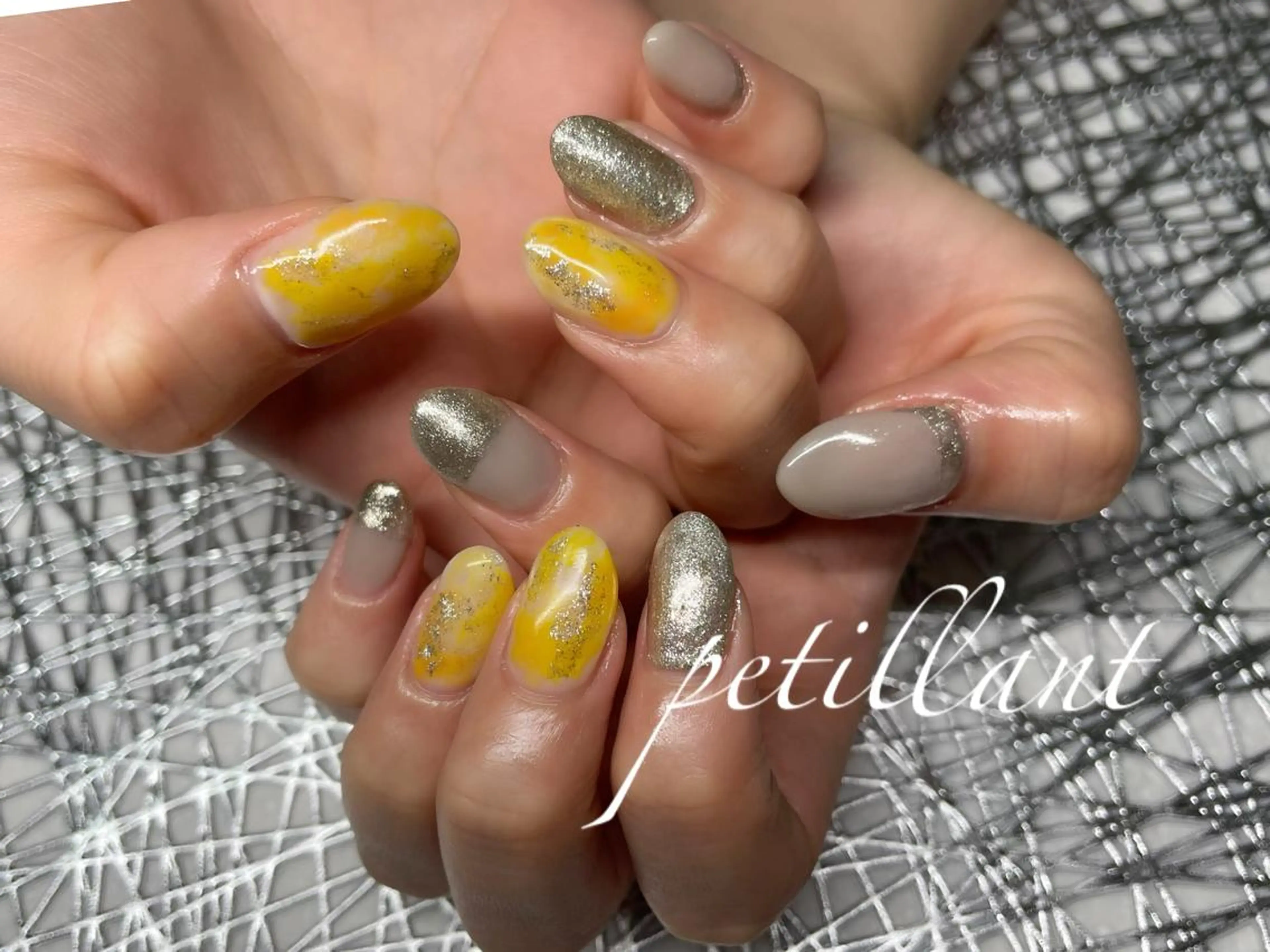 ネイル アートネイル キラキラネイル 持ち込み シルバー nail salon petillantのネイルデザイン