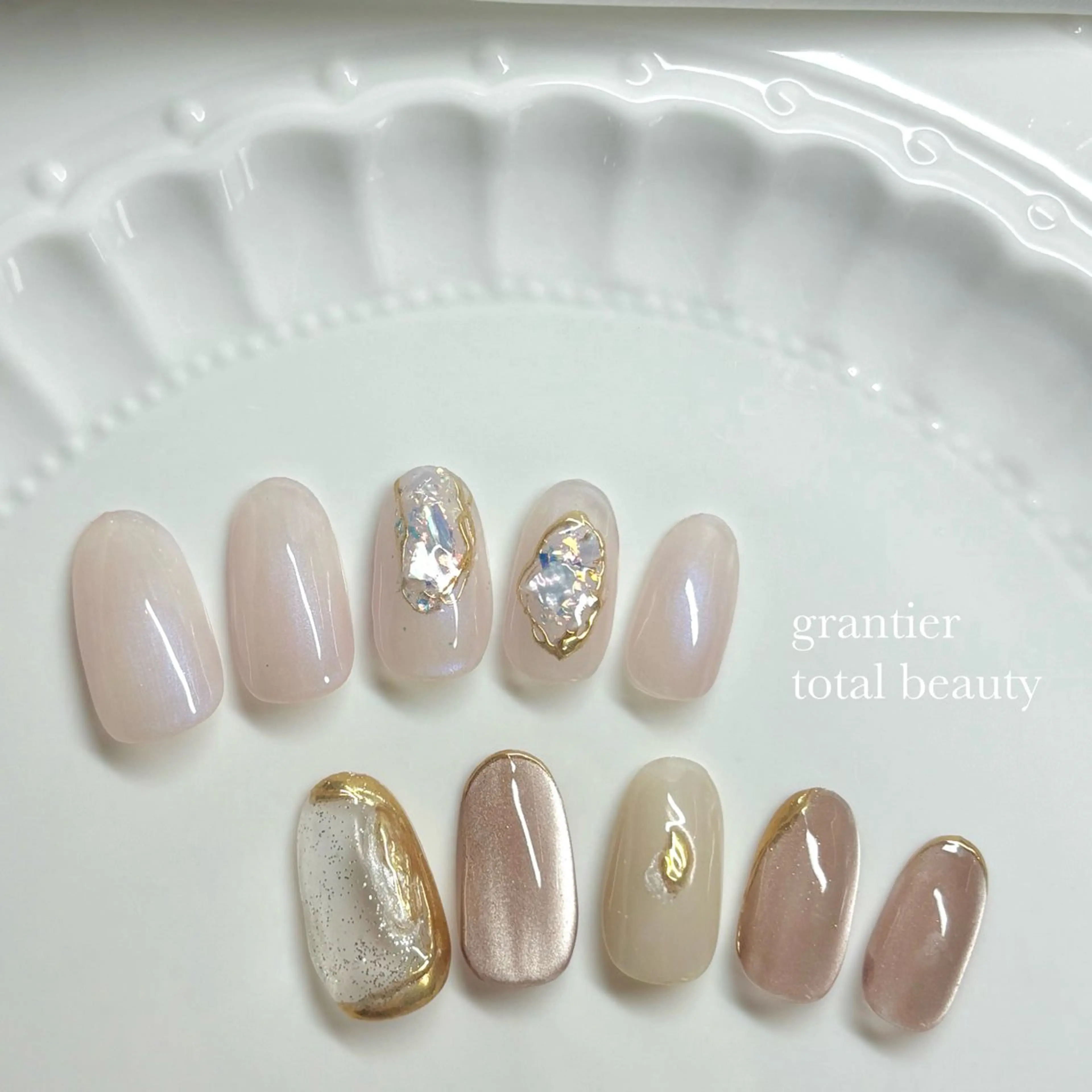 ネイル オーロラネイル 氷ネイル・うるうるネイル マグネットネイル ハンドネイル grantier beautyのネイルデザイン