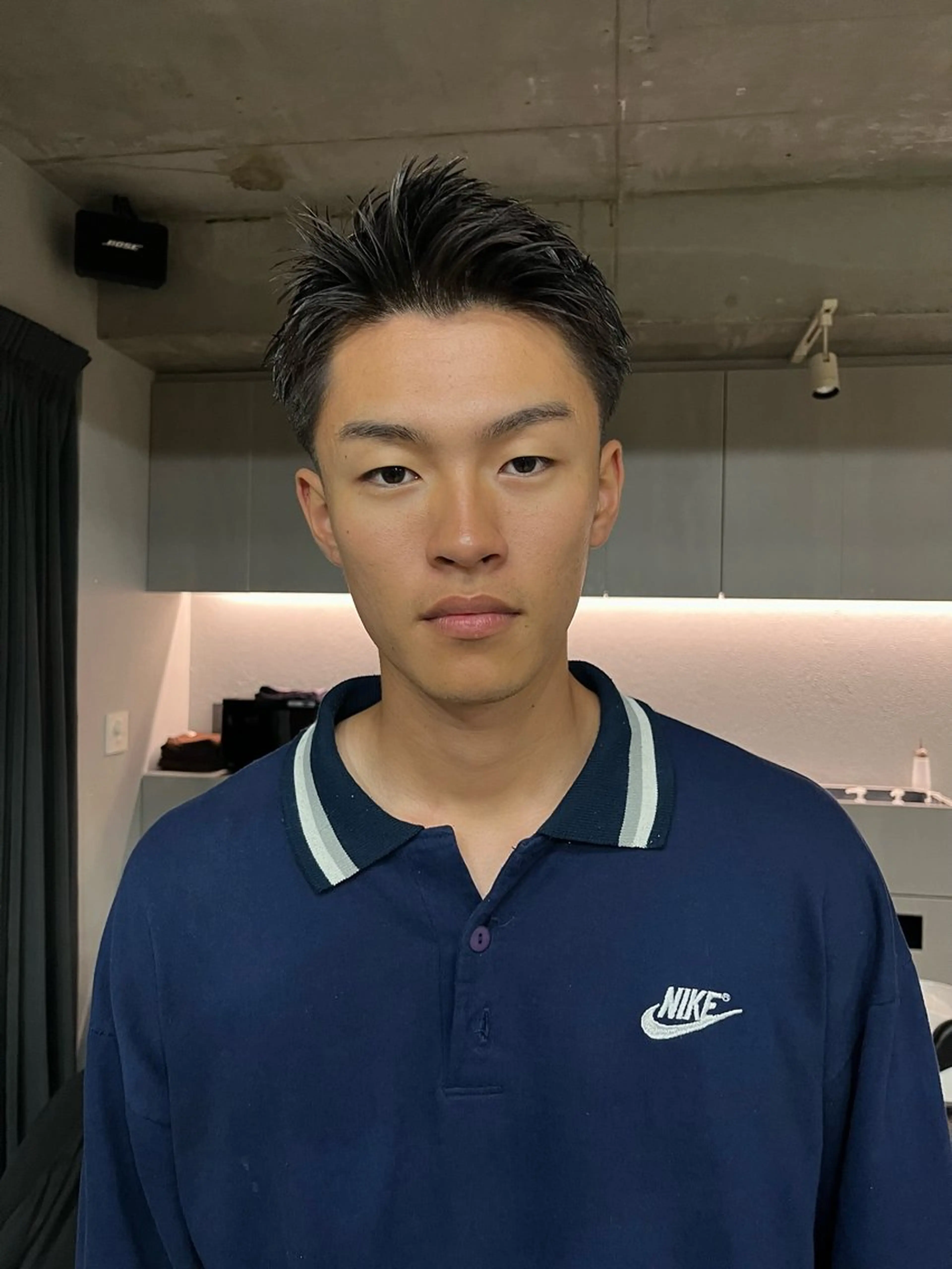 ショート メンズ 曲がる縮毛矯正 センターパートのヘアスタイル