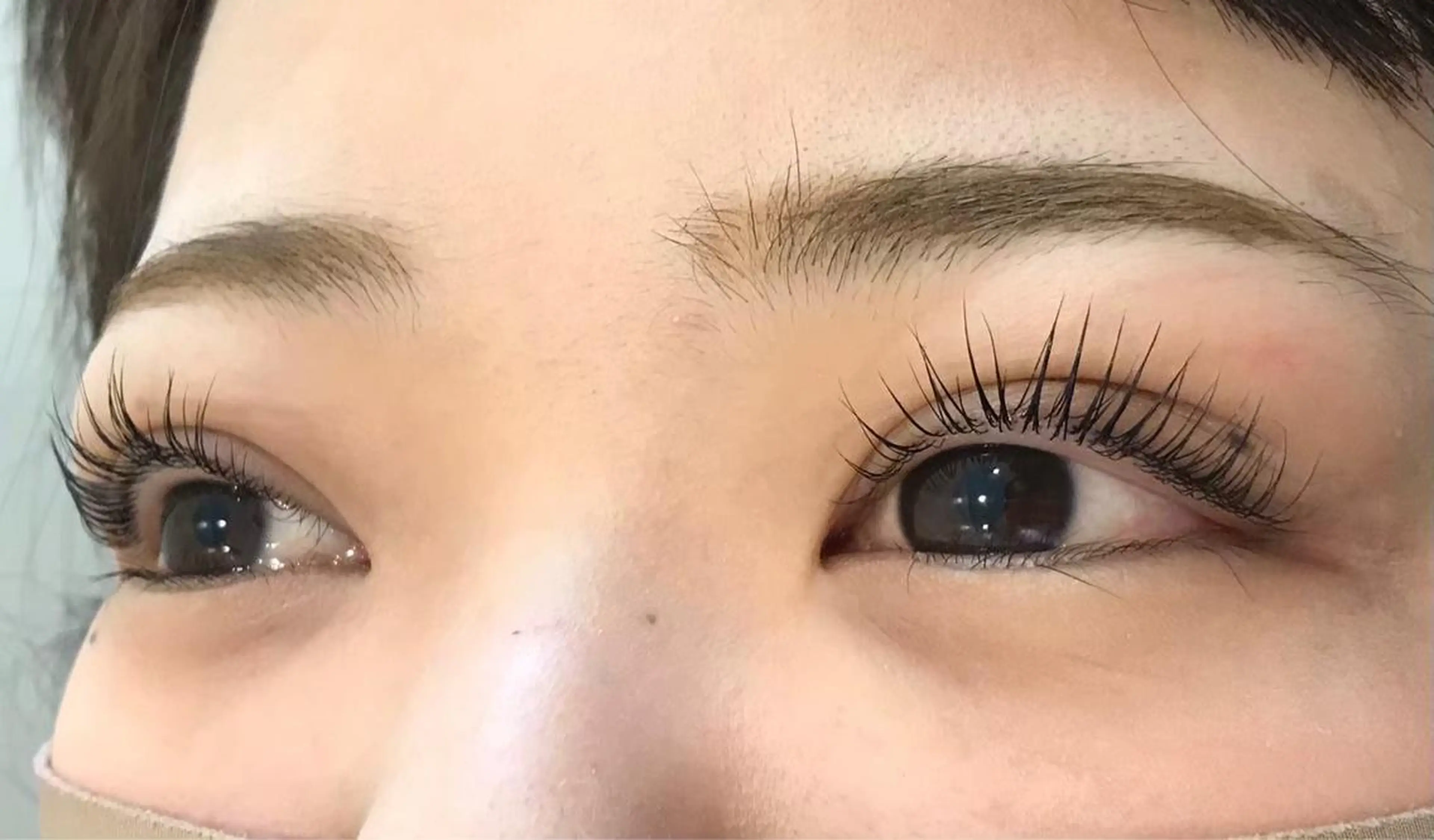 マツエク・マツパ 最高級人毛 100%エクステ茉央のヘアスタイル