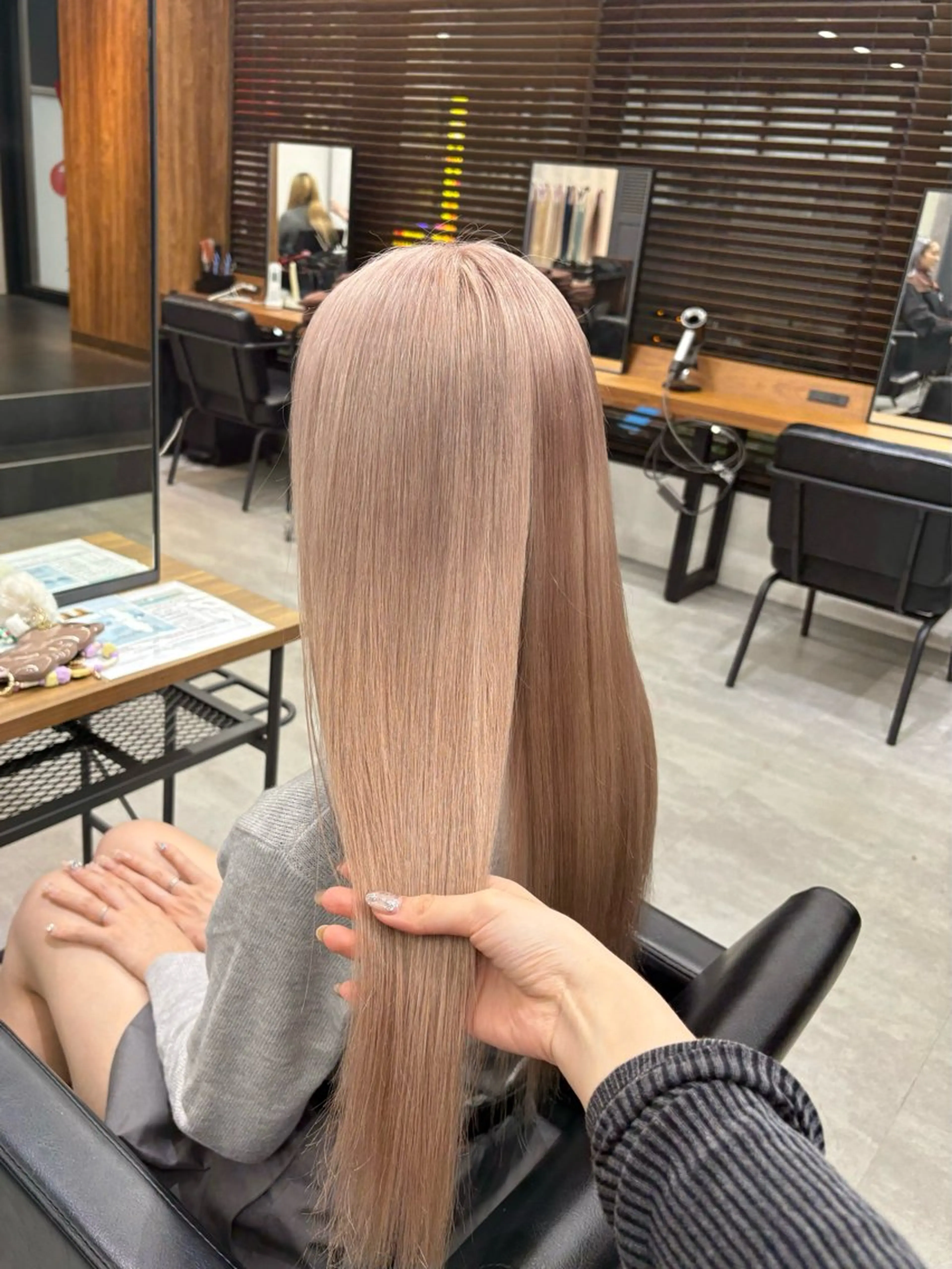 ロング カラー ベージュカラー ヘアカラー ENA💗NEXT /ハイトーンエクステのヘアスタイル
