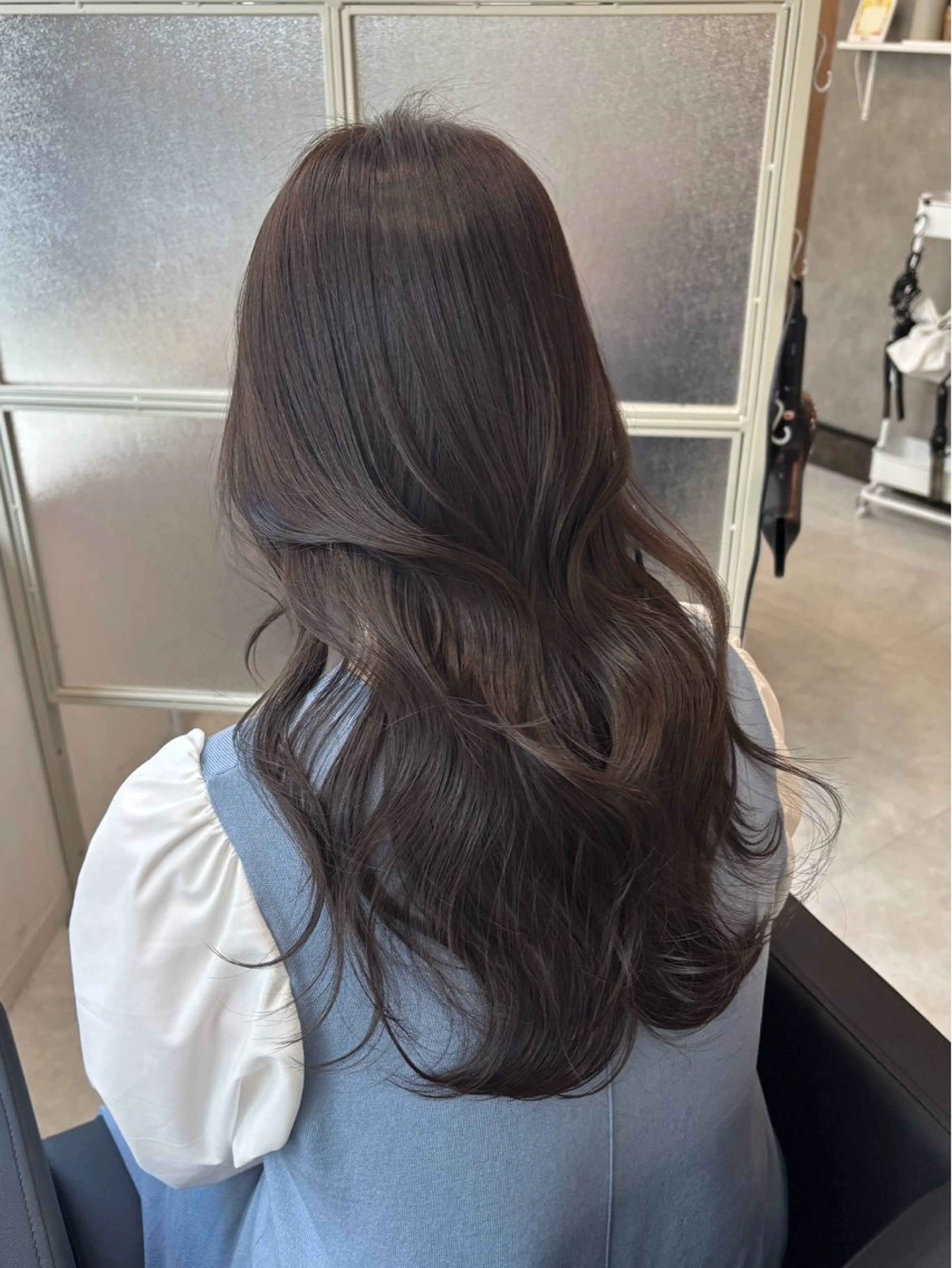 セミロング くびれヘア エクステ 髪質改善 カラー専門店のヘアスタイル