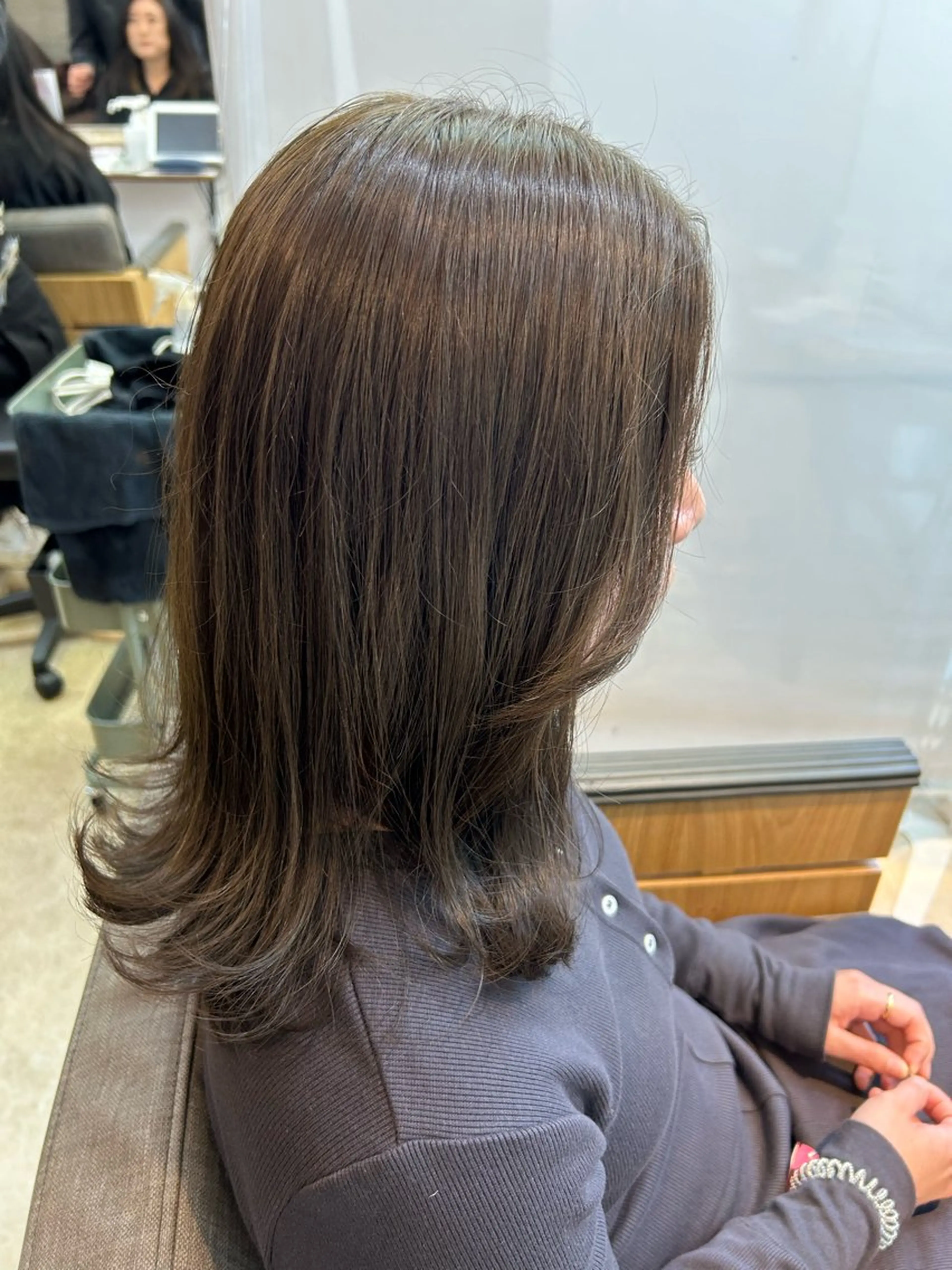 ミディアム くびれヘア レイヤーカット ヤマダ タケトのヘアスタイル