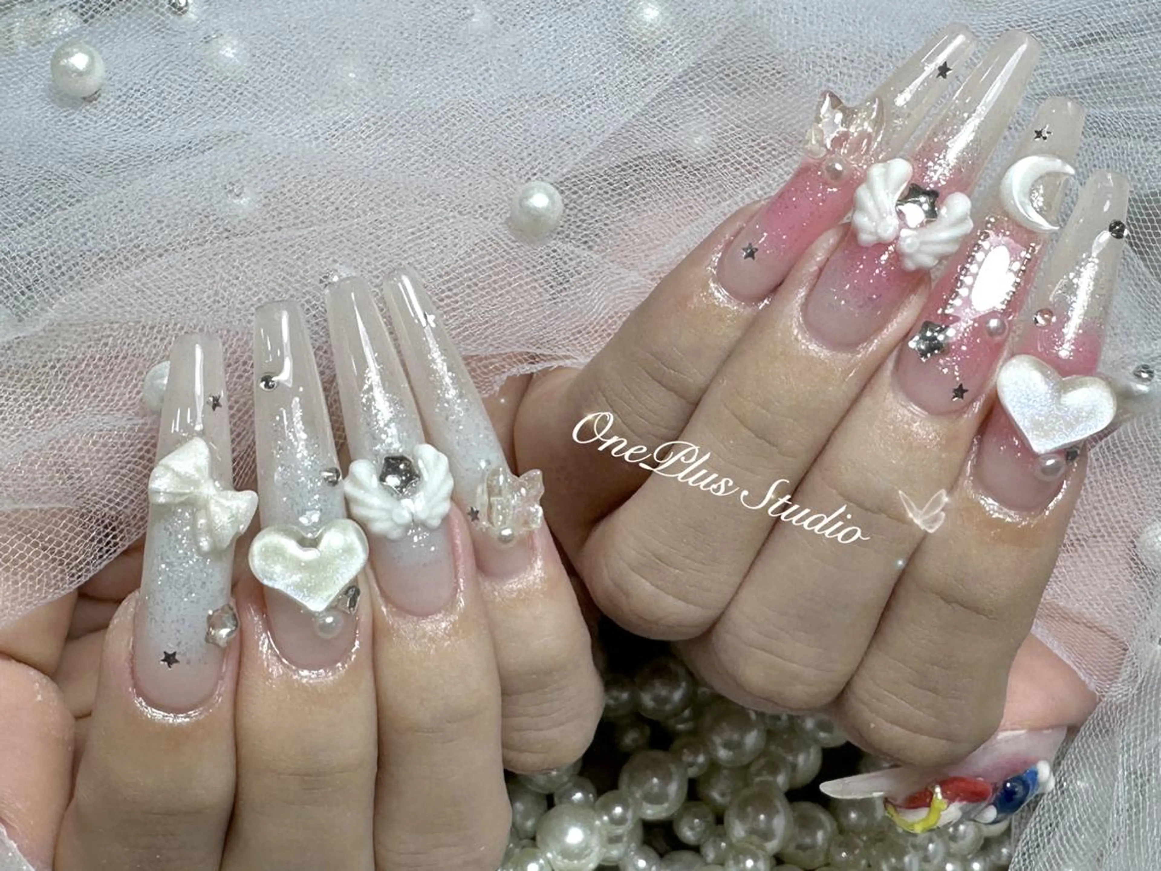 ネイル アートネイル オーロラネイル ガーリー キラキラネイル 韓国ネイル One plus StudioNailのネイルデザイン