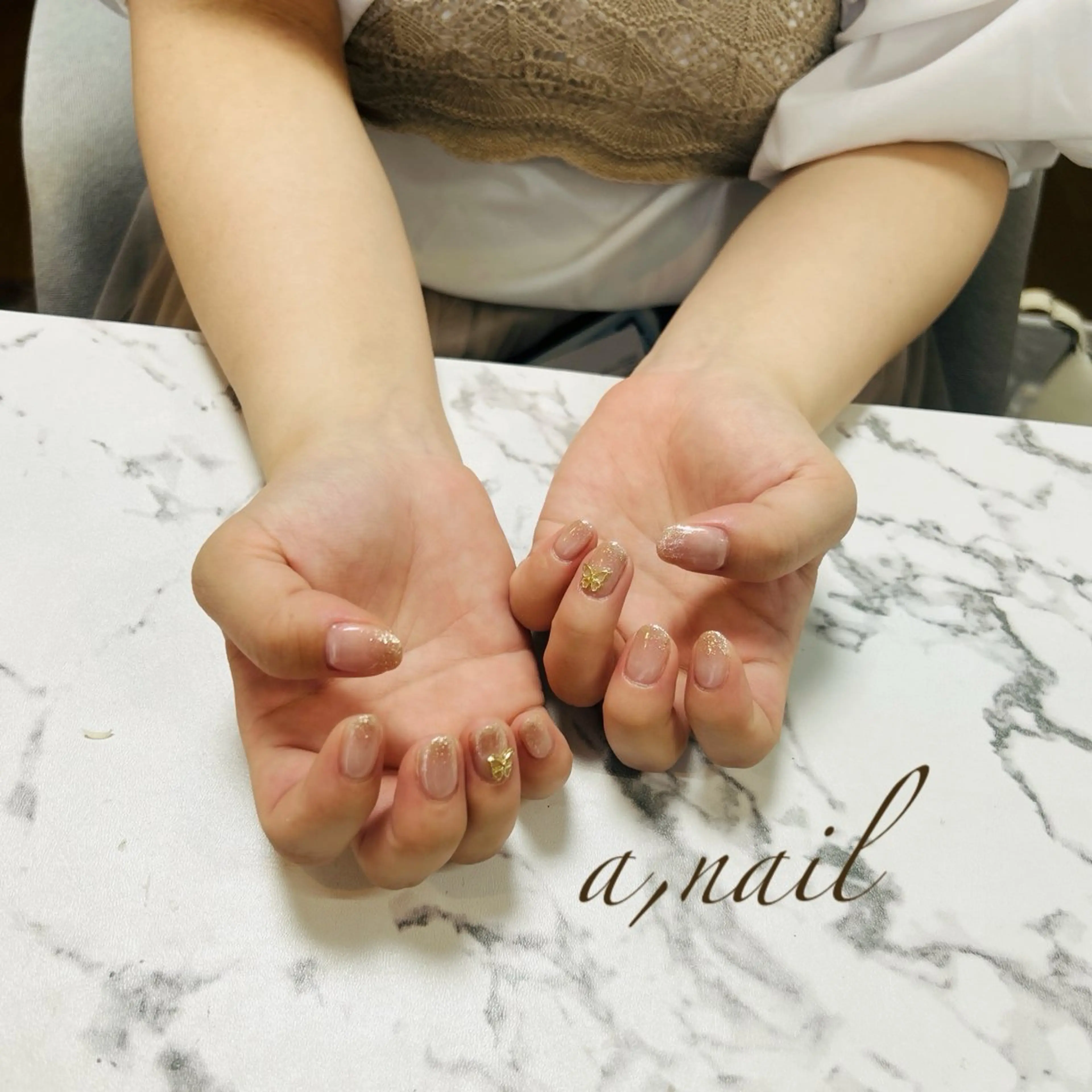 ネイル グラデーション キラキラネイル ラメ(グリッター) ラメグラデーション シンプルネイル ハンドネイル ネイルサロン エーネイルのネイルデザイン