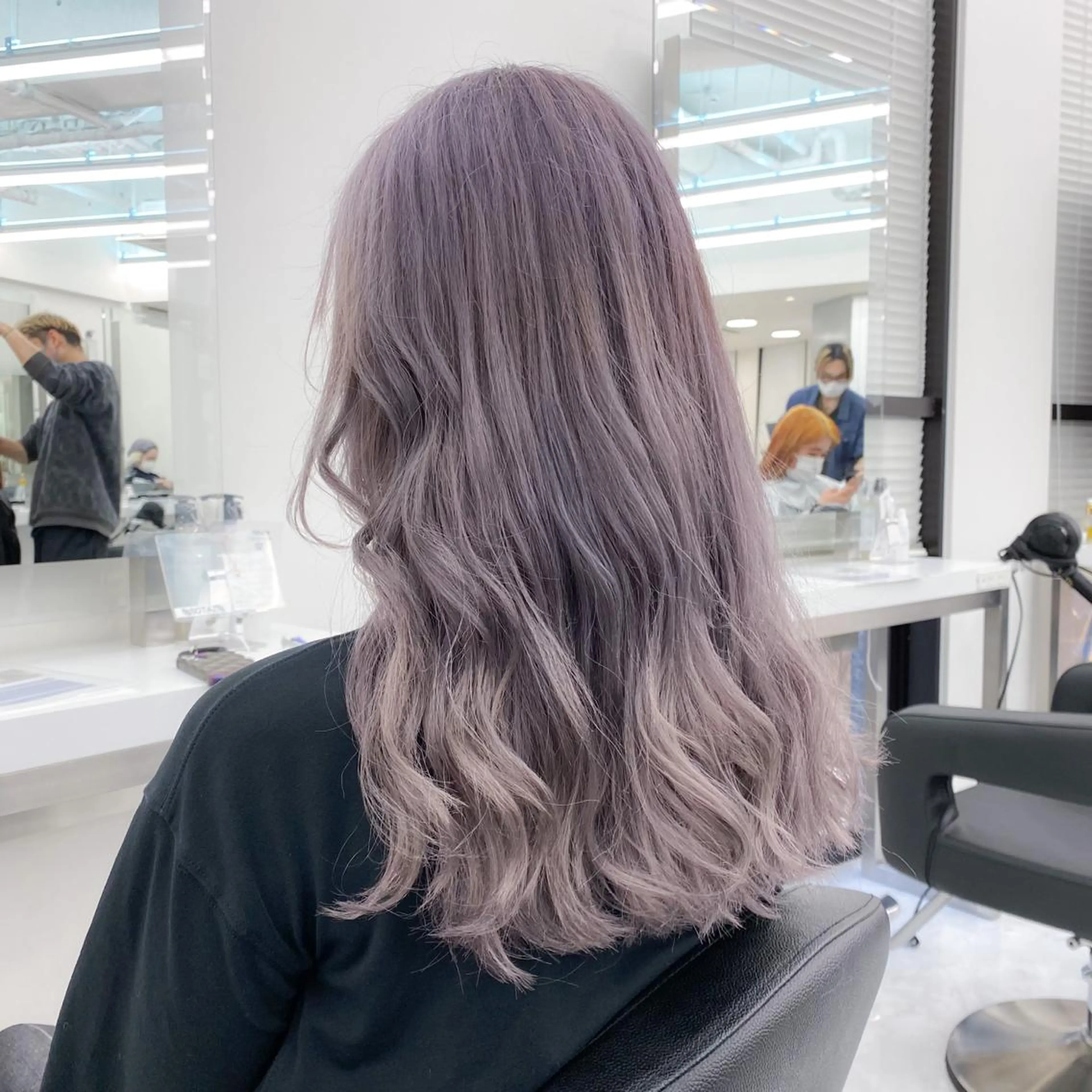 セミロング カラー パーマ ヘアアレンジ メンズ キッズ ネイル マツエク・マツパ アイブロウ ウルフ&レイヤー特化 まとまる美髪矯正のヘアスタイル