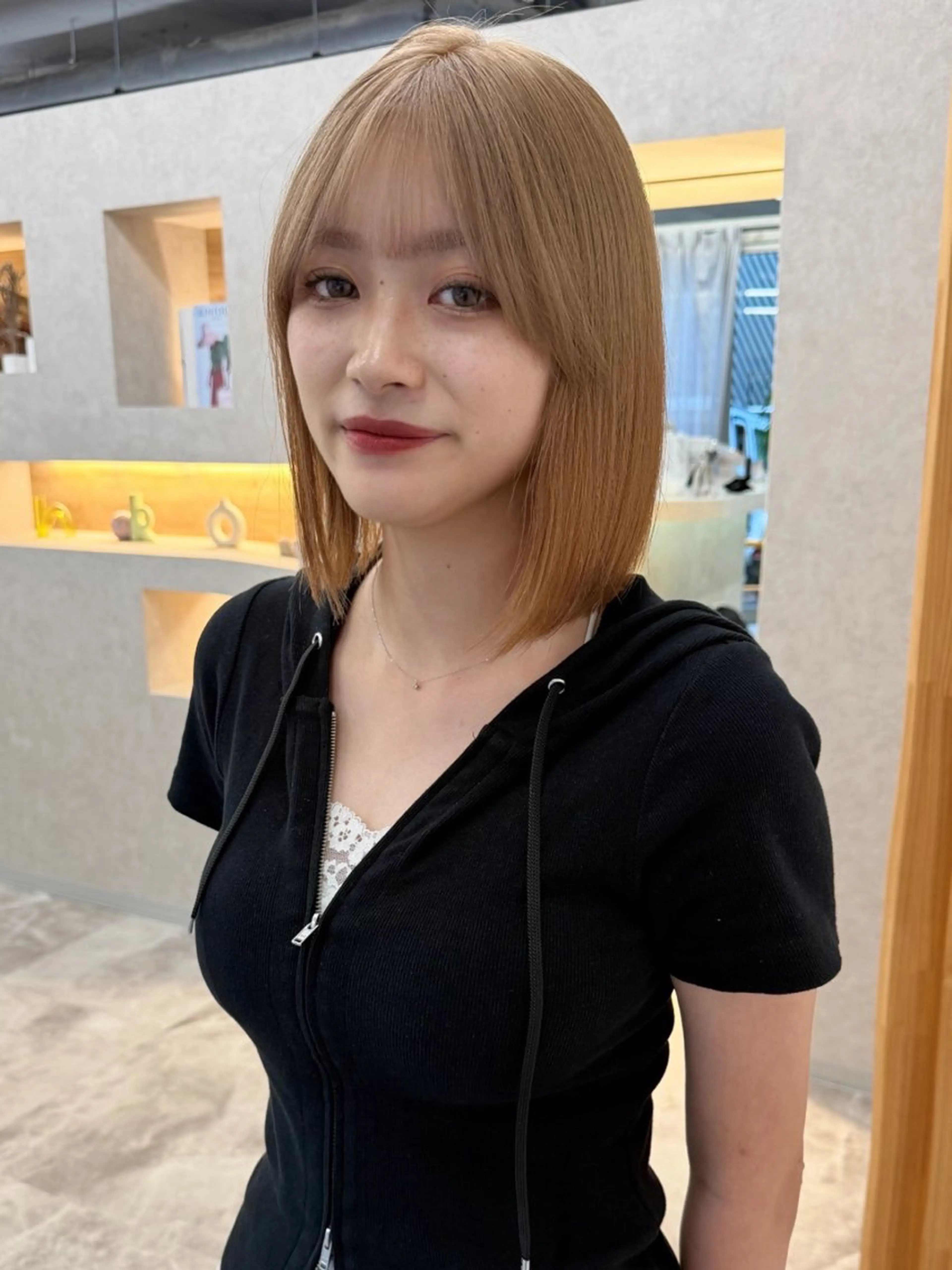 ミディアム カラー ベージュカラー ブリーチ ブロンド ブロンドベージュ ミルクティーベージュ ヘアカラー ブリーチ/ベージュ 💕/momoaのヘアスタイル