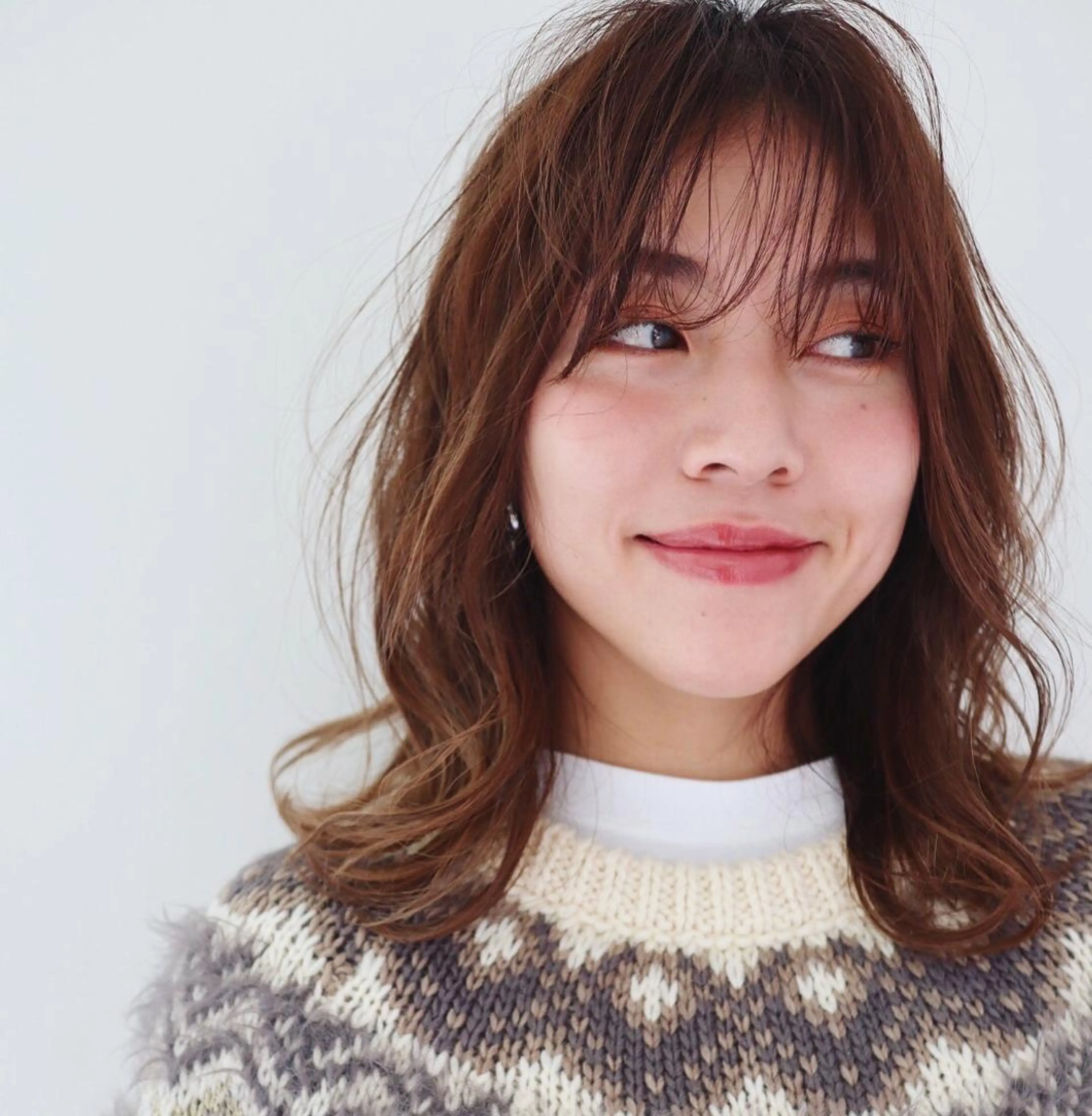 ミディアム カラー ミディアムレイヤー ベージュカラー 透明感カラー ハイライトカラー イルミナカラー 堀 春奈のヘアスタイル