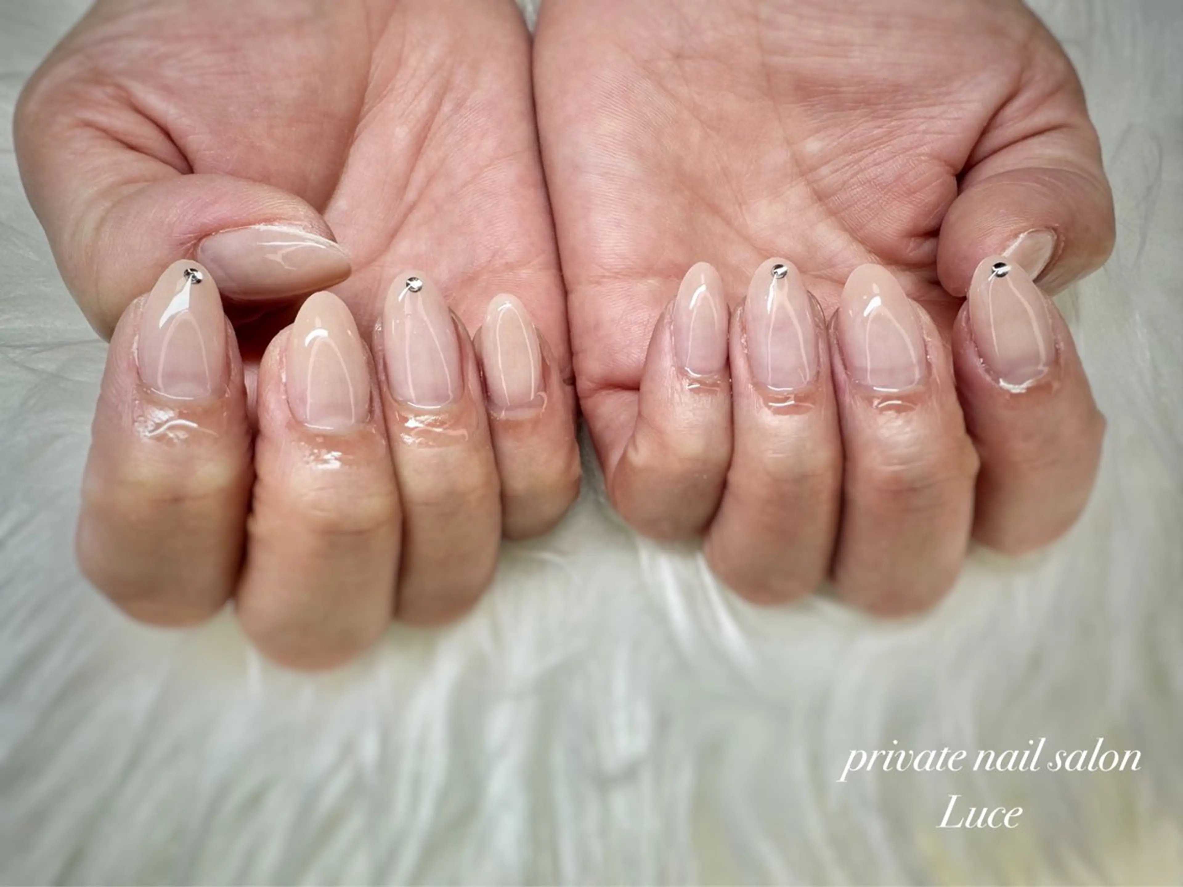 ネイル ストーンネイル ハンドネイル nailsalon Luce🕊️のネイルデザイン