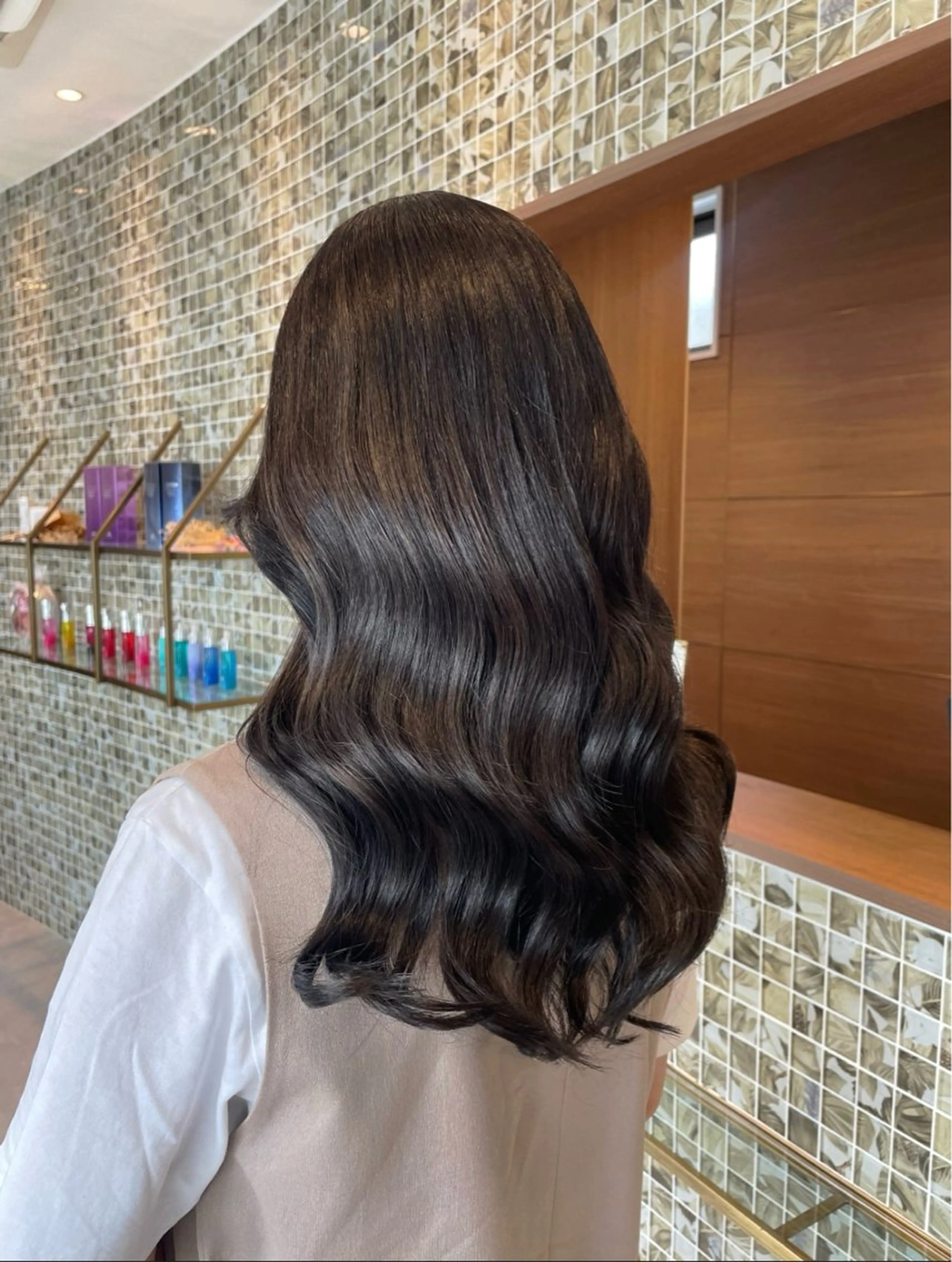 ロング カラー アッシュ アッシュグレー ハイライトカラー ハイライト レイヤーカット カット ヘアカラー 松崎 咲和のヘアスタイル