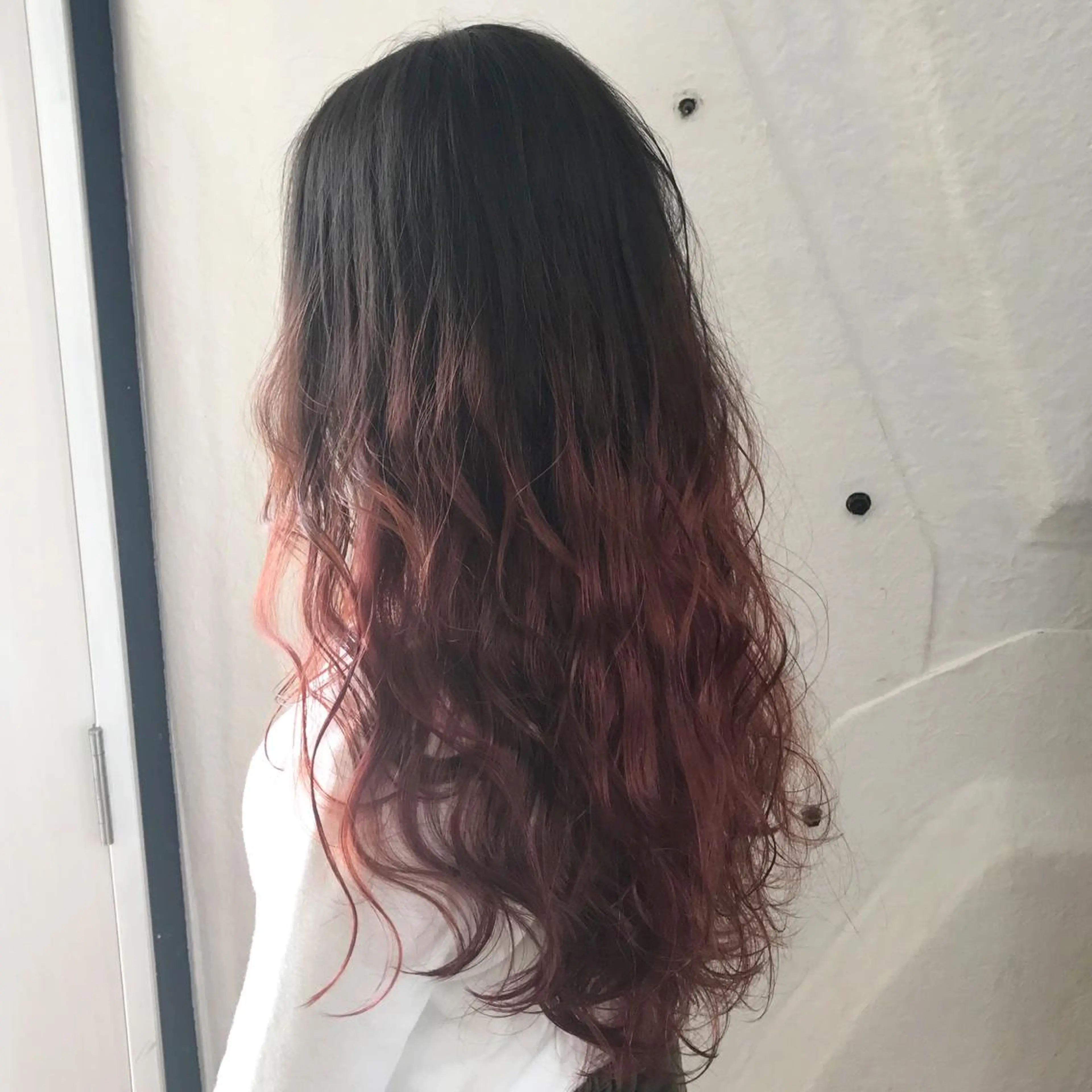 ロング カラー ブリーチ グラデーションカラー レッドカラー K-POP好き美容師 🇰🇷Kai.Yのヘアスタイル