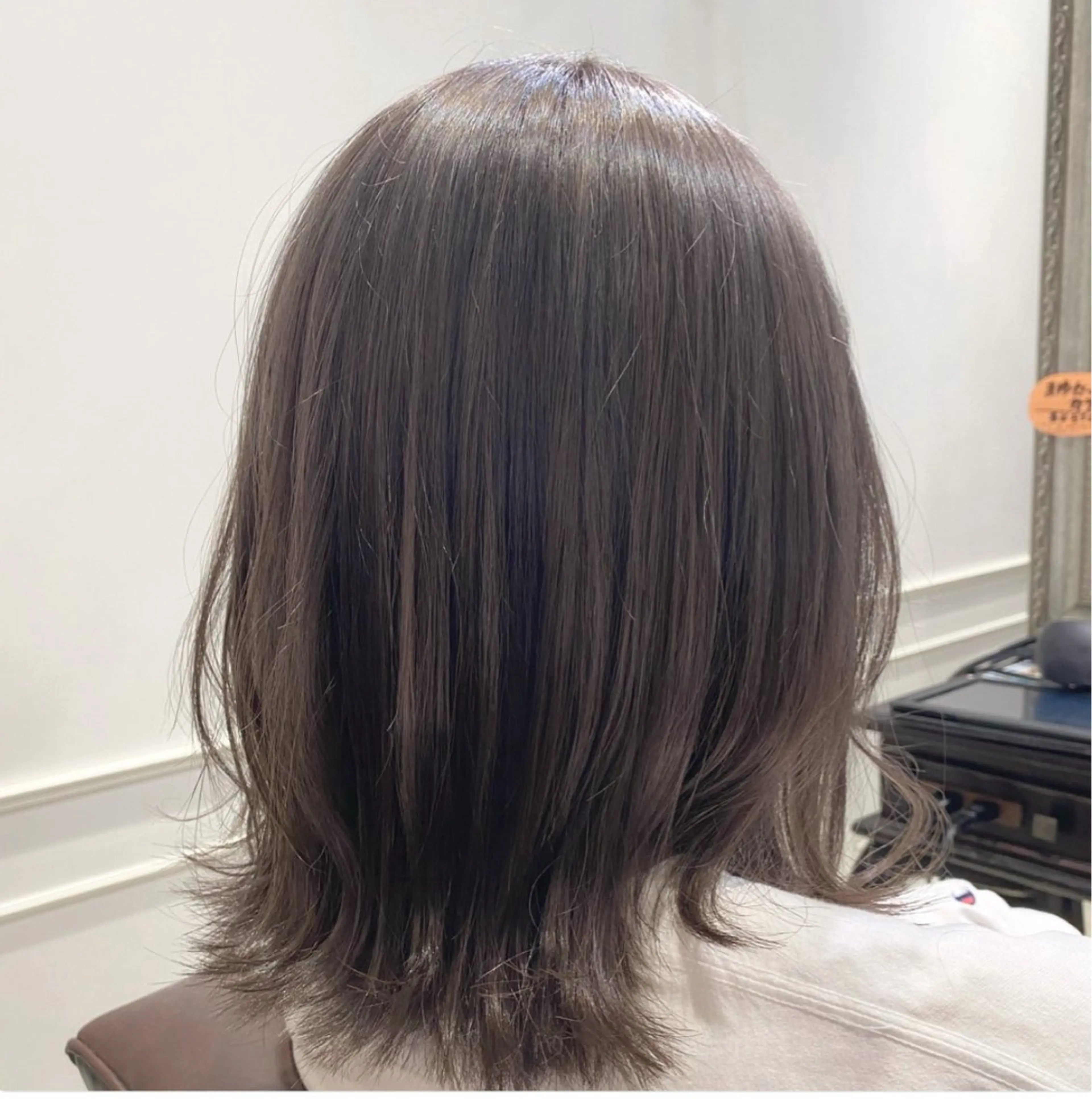 ミディアム ツヤ感カラーレイヤー カット川野莉空のヘアスタイル