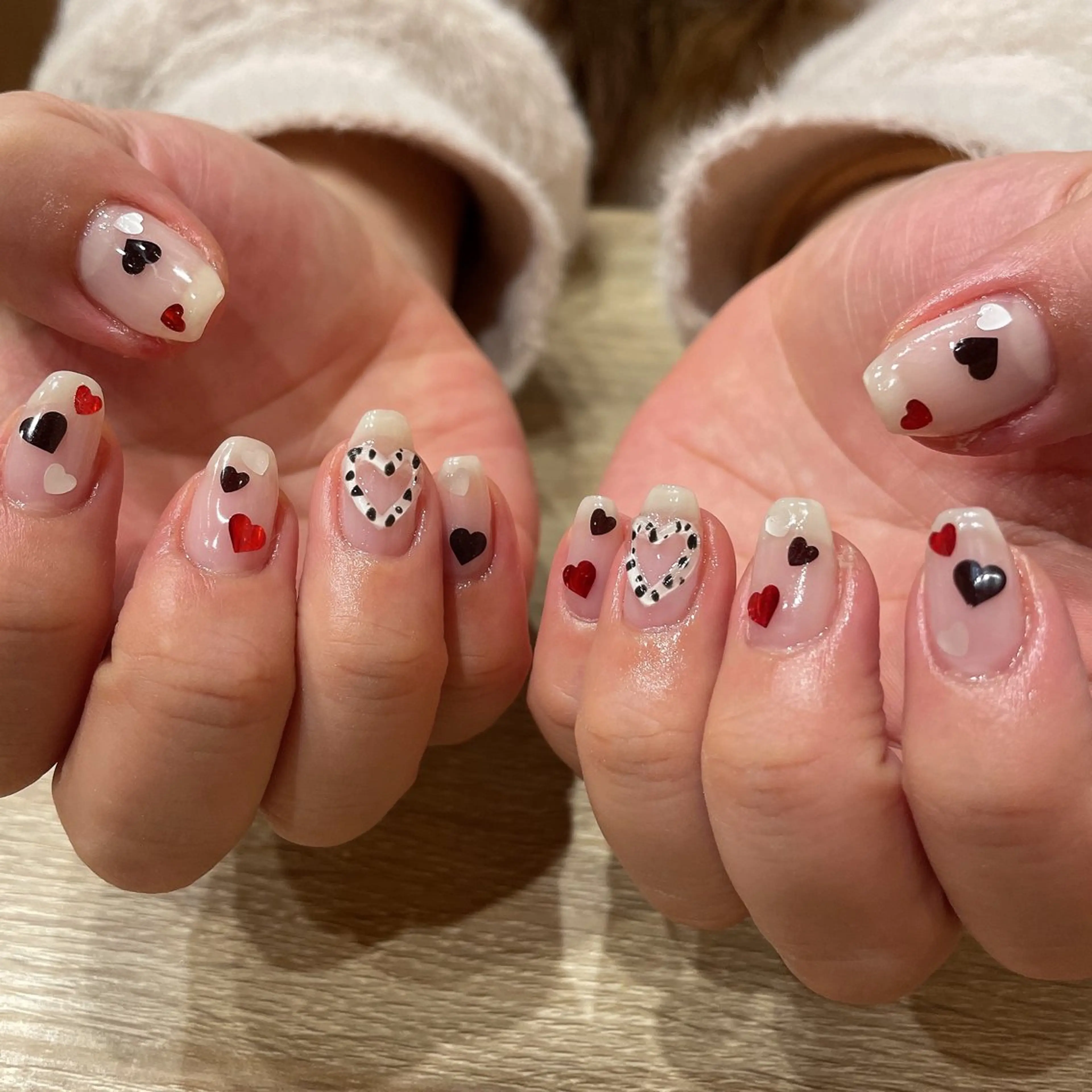 ネイル アートネイル ハート ぷっくりネイル ハンドネイル liberté所属・liberté🫧 新小岩のネイルデザイン