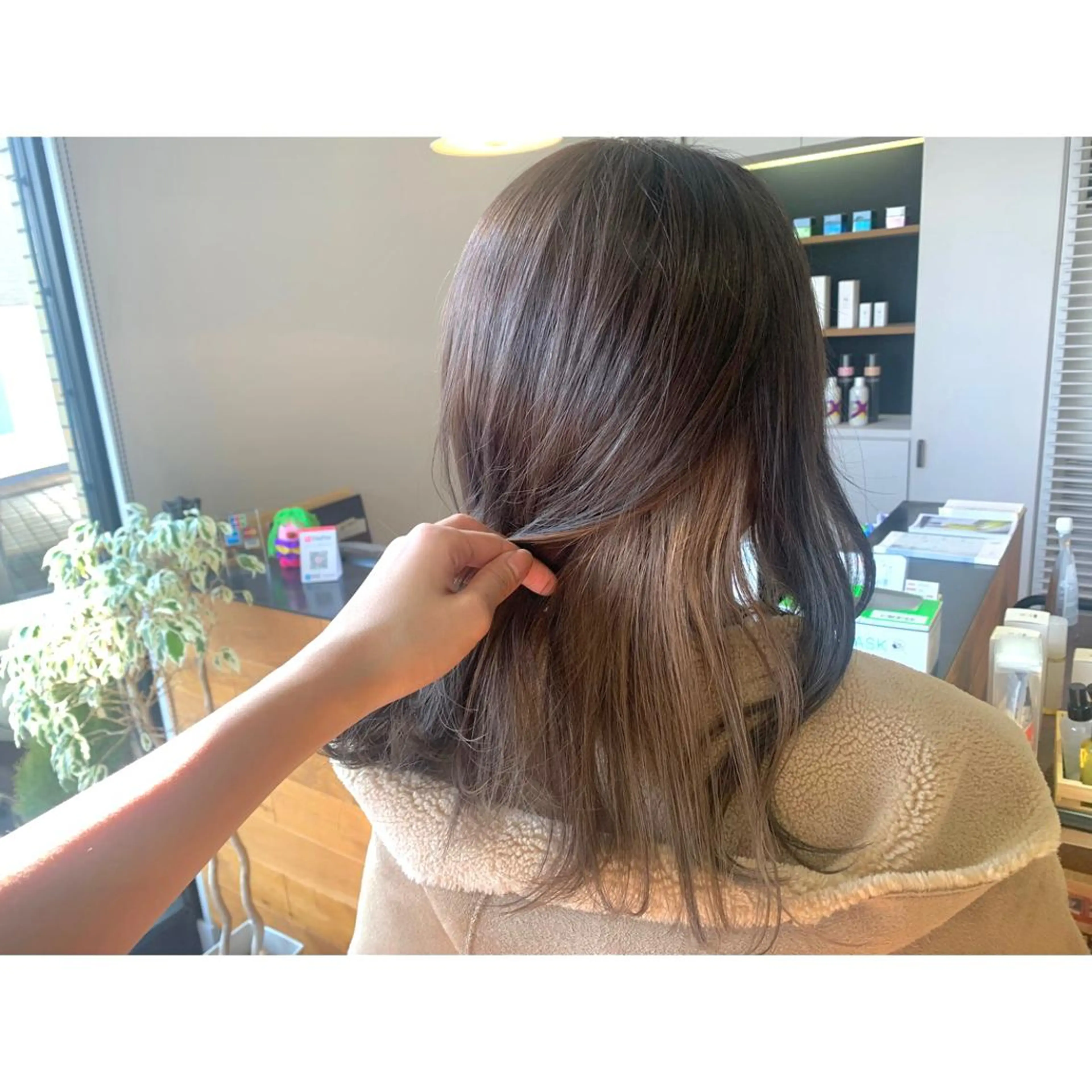 ロング カラー グレージュ ヘアカラー トリートメント ツキダテ ユイのヘアスタイル