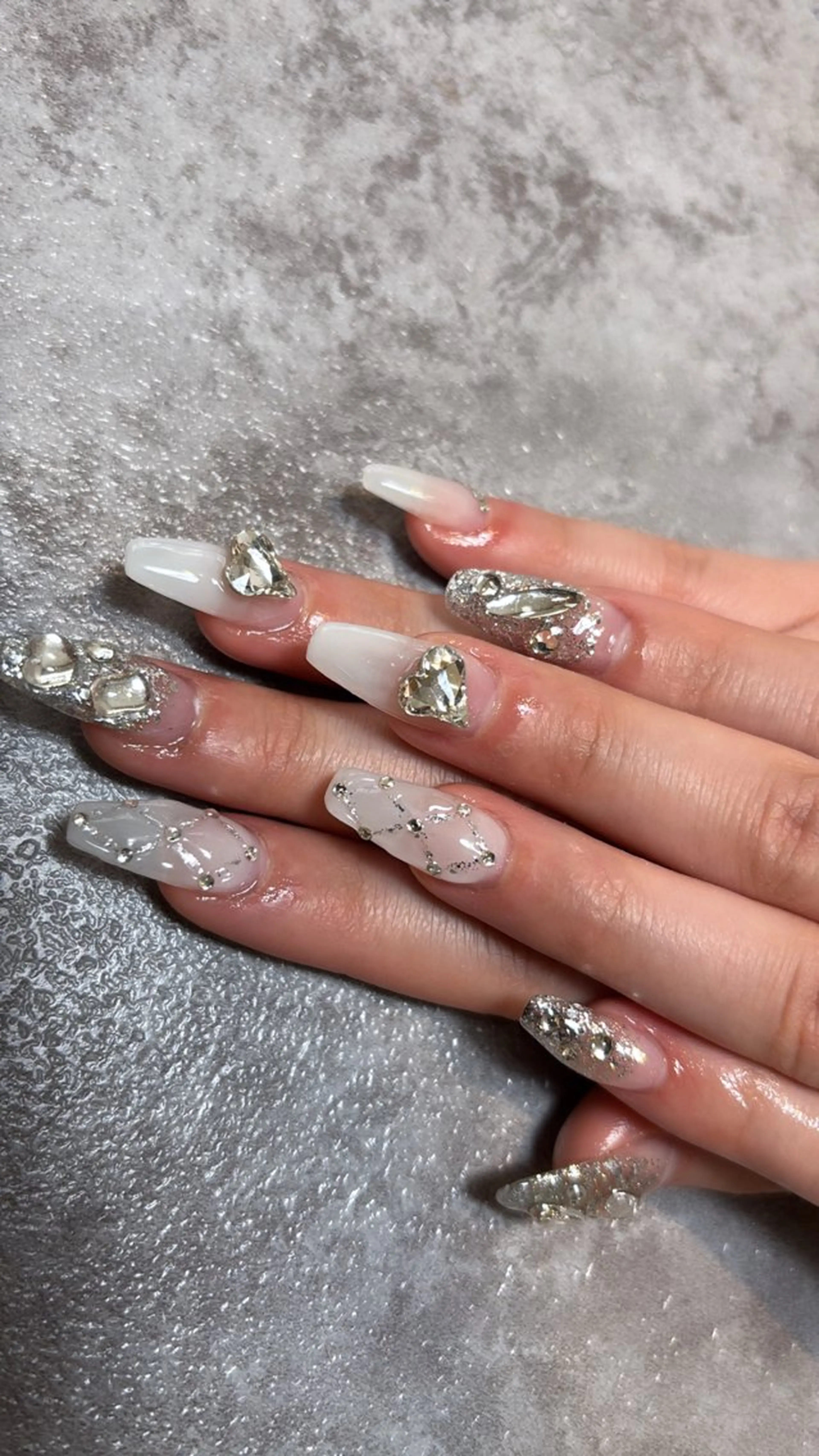 ネイル 持ち込み ハンドネイル Mignon 、のネイルデザイン