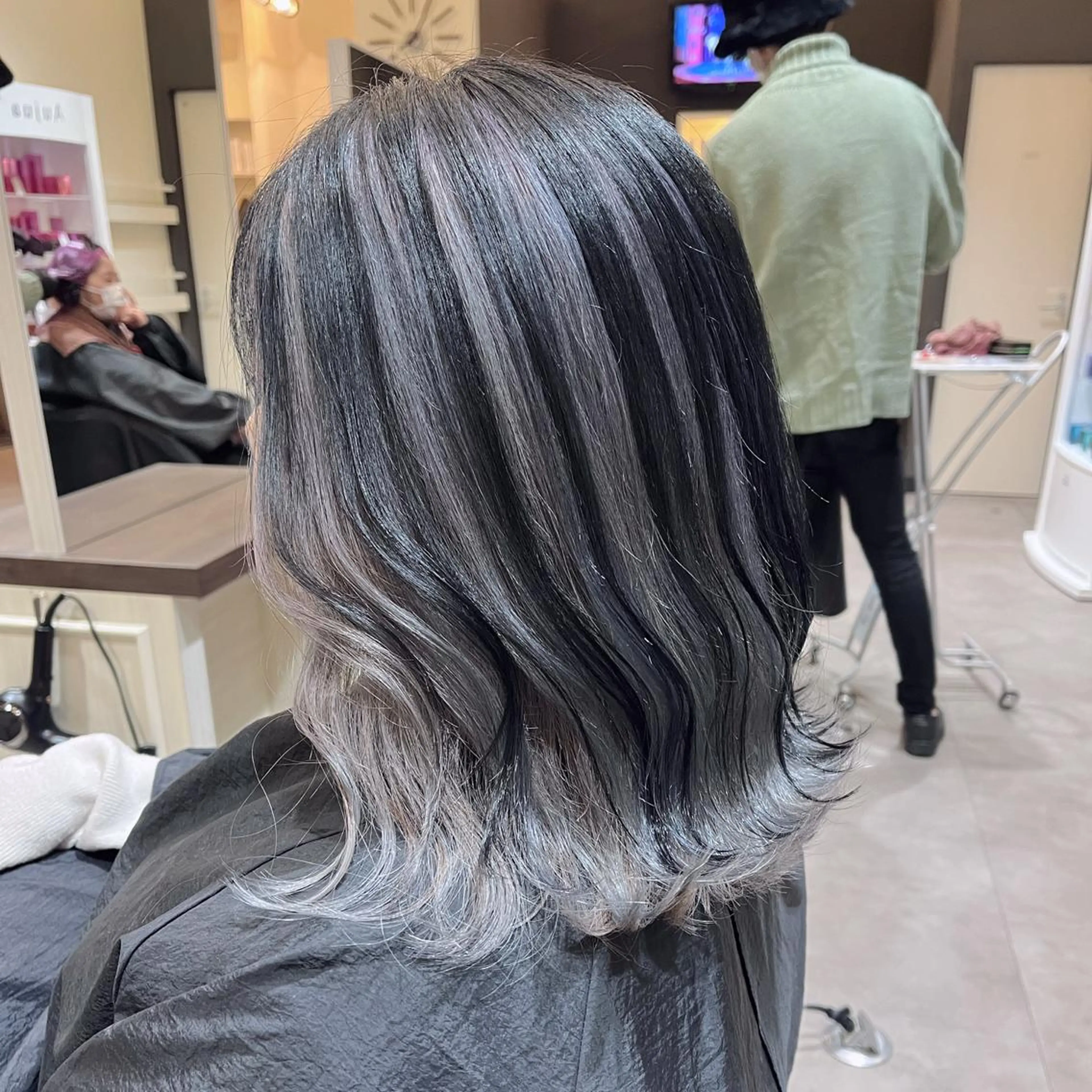 セミロング カラー 渡邊 唯のヘアスタイル