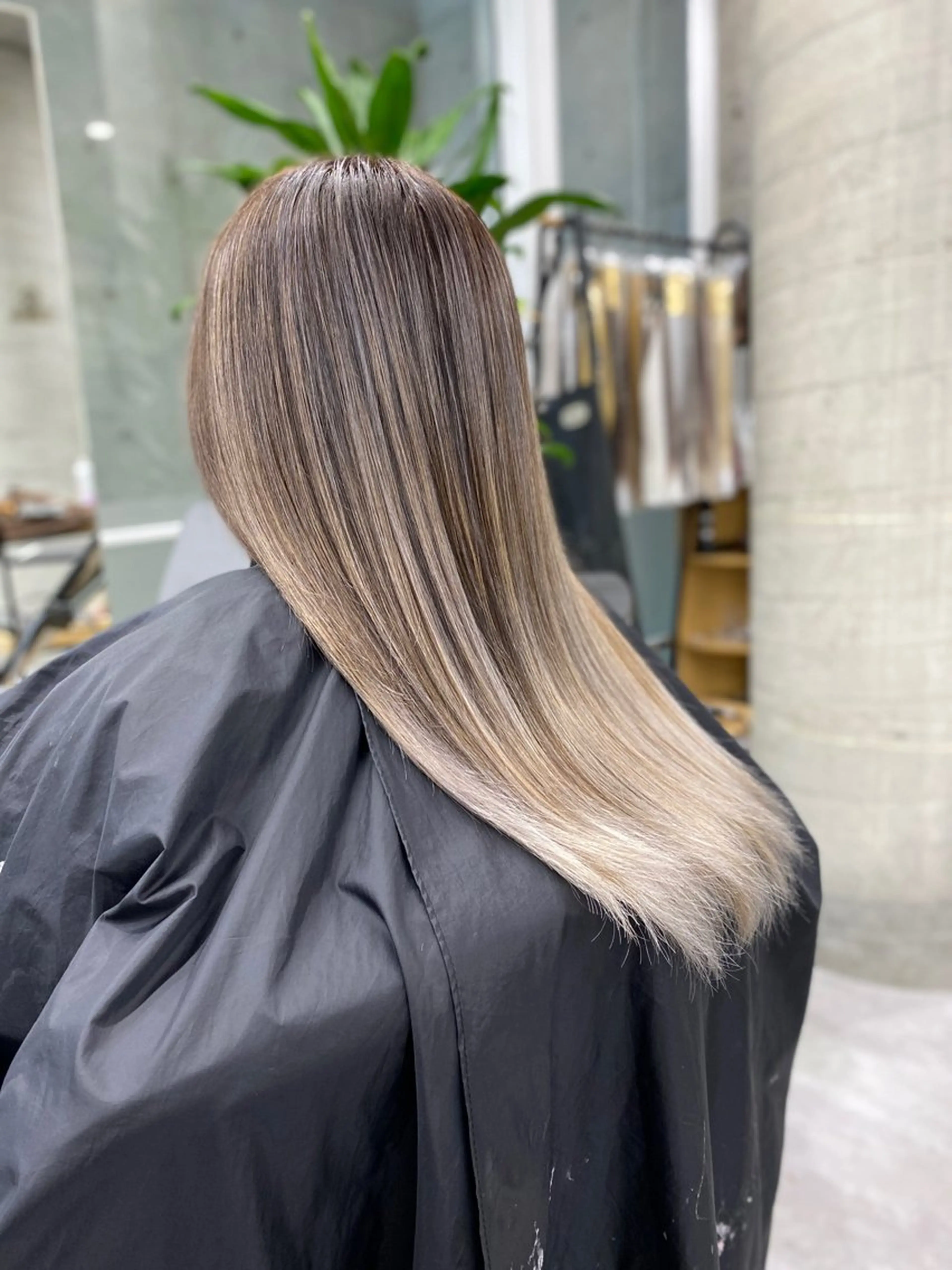 ロング カラー バレイヤージュ レイヤーカット ヘアカラー トリートメント welring hair salonのヘアスタイル