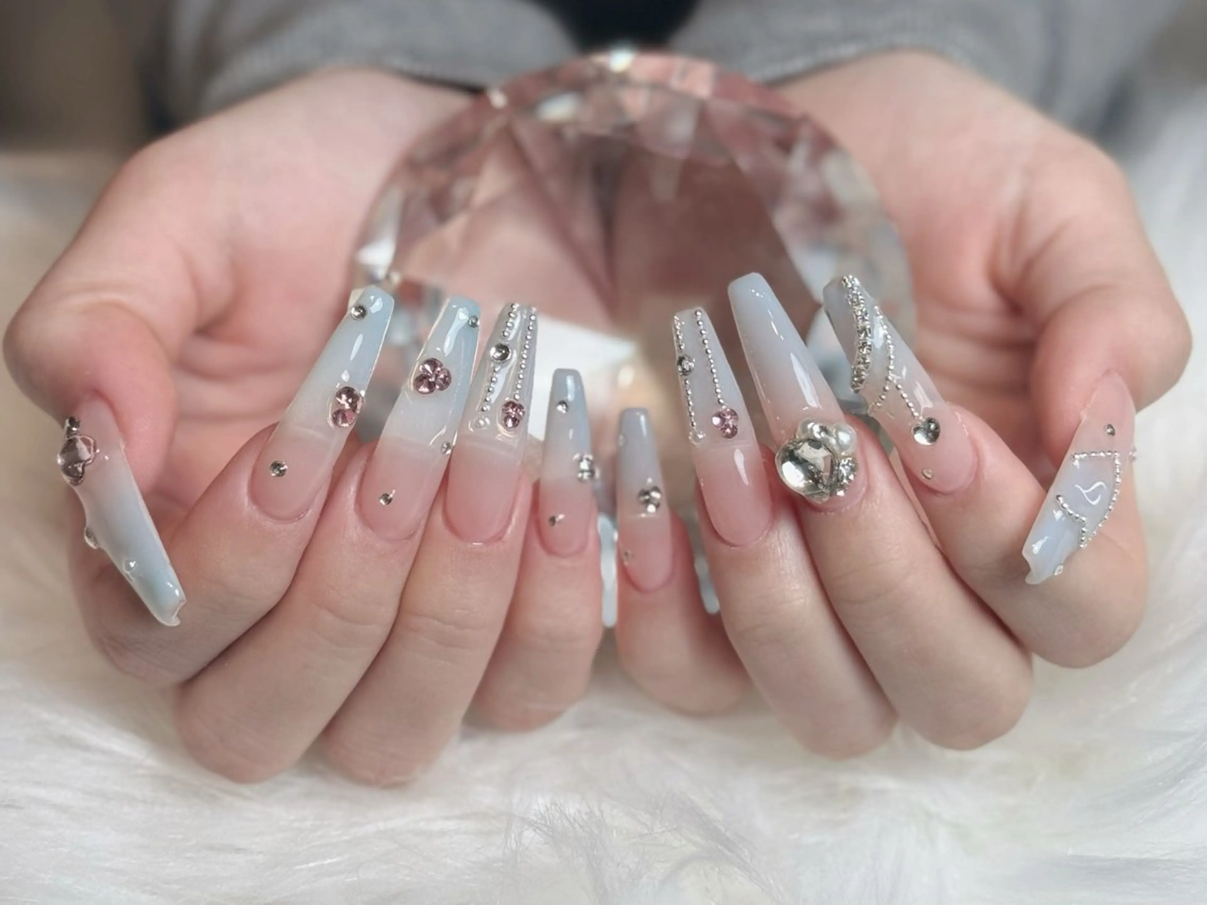 ネイル オーロラネイル ボルドー ブラウン 氷ネイル・うるうるネイル キラキラネイル Julli NailStudioのネイルデザイン