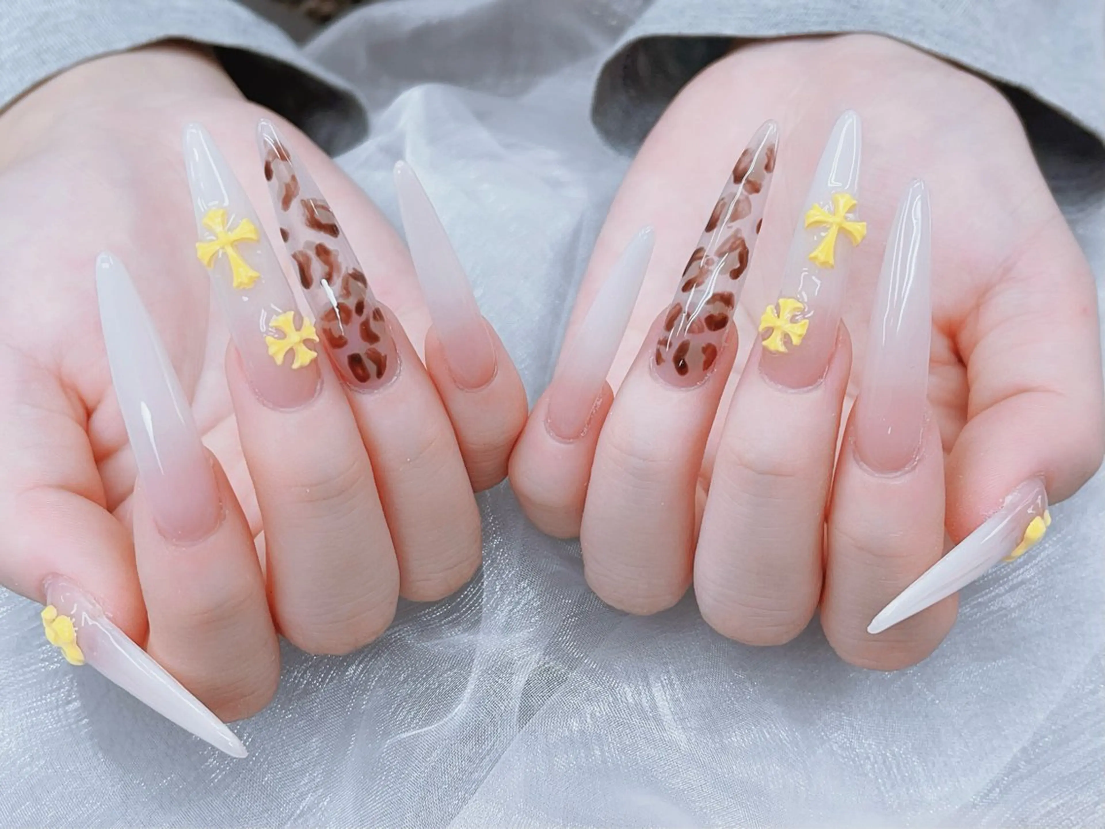 メンズ ネイル メンズ韓国風 アートネイル フレンチネイル ジェルネイル キラキラネイル ハンドネイル Bloom スカルプ専門店のネイルデザイン