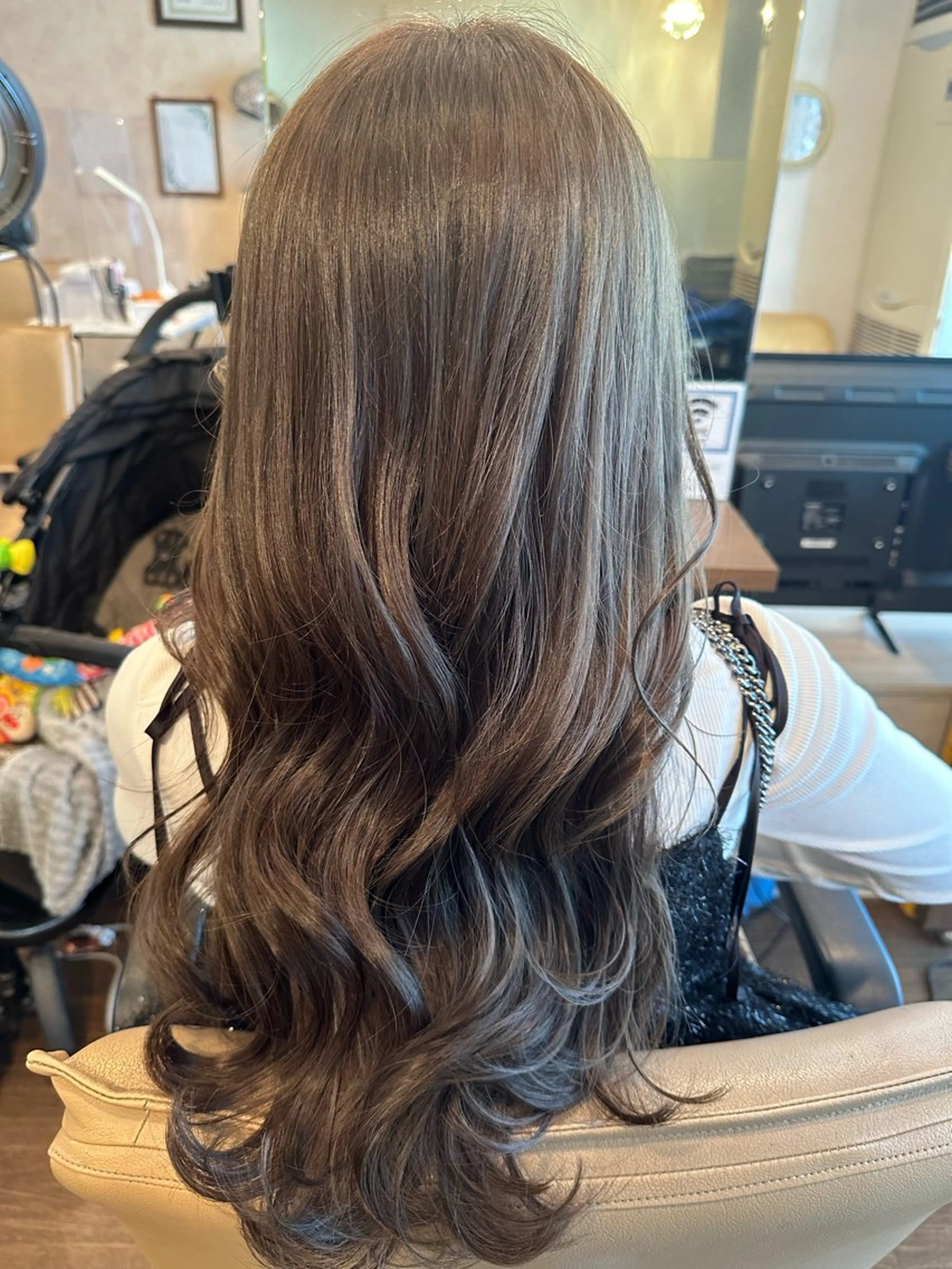 ロング カラー カット ヘアカラー coupe ciseauxのヘアスタイル