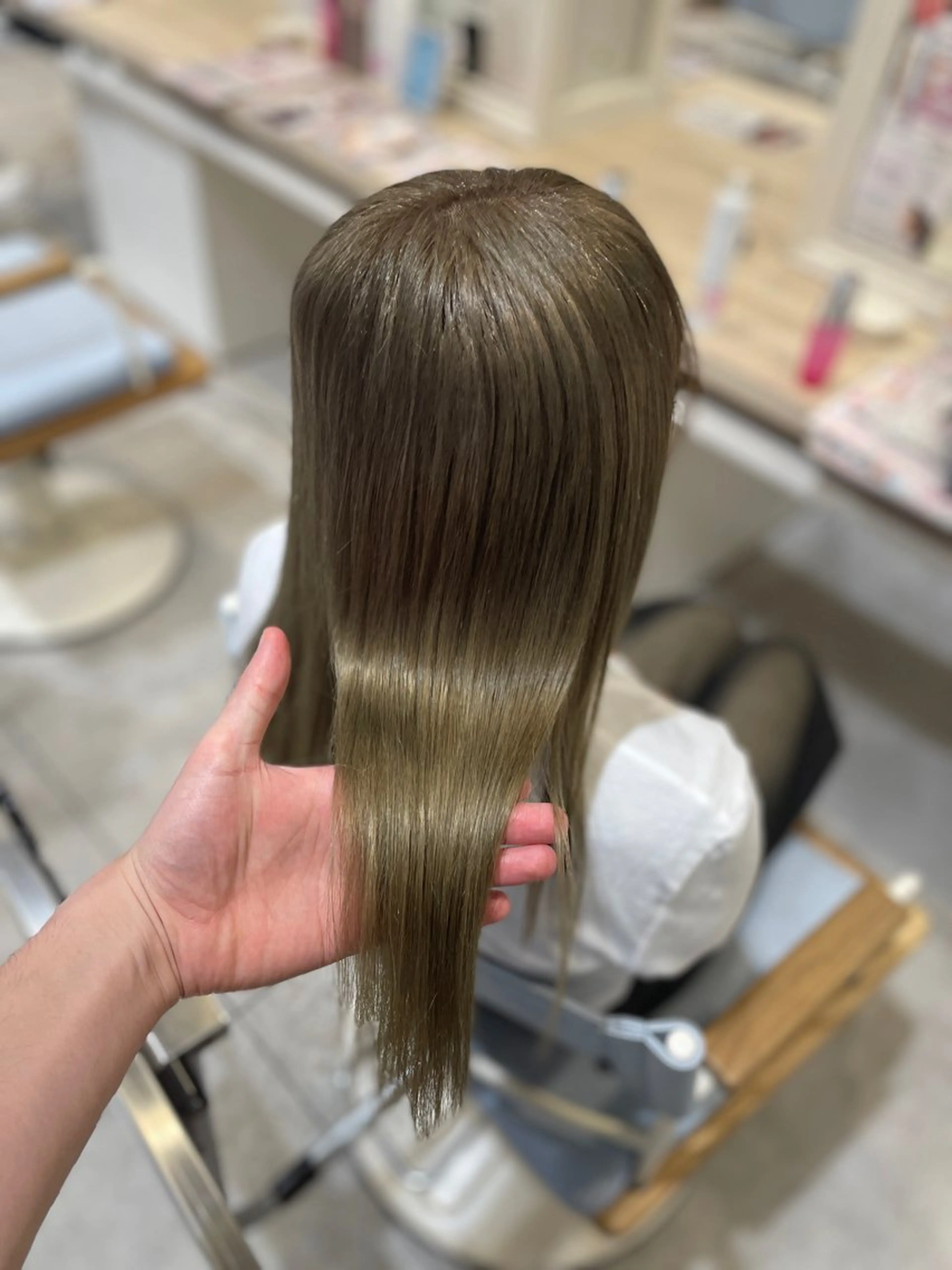 【レディース】カット&ブリーチカラーの写真