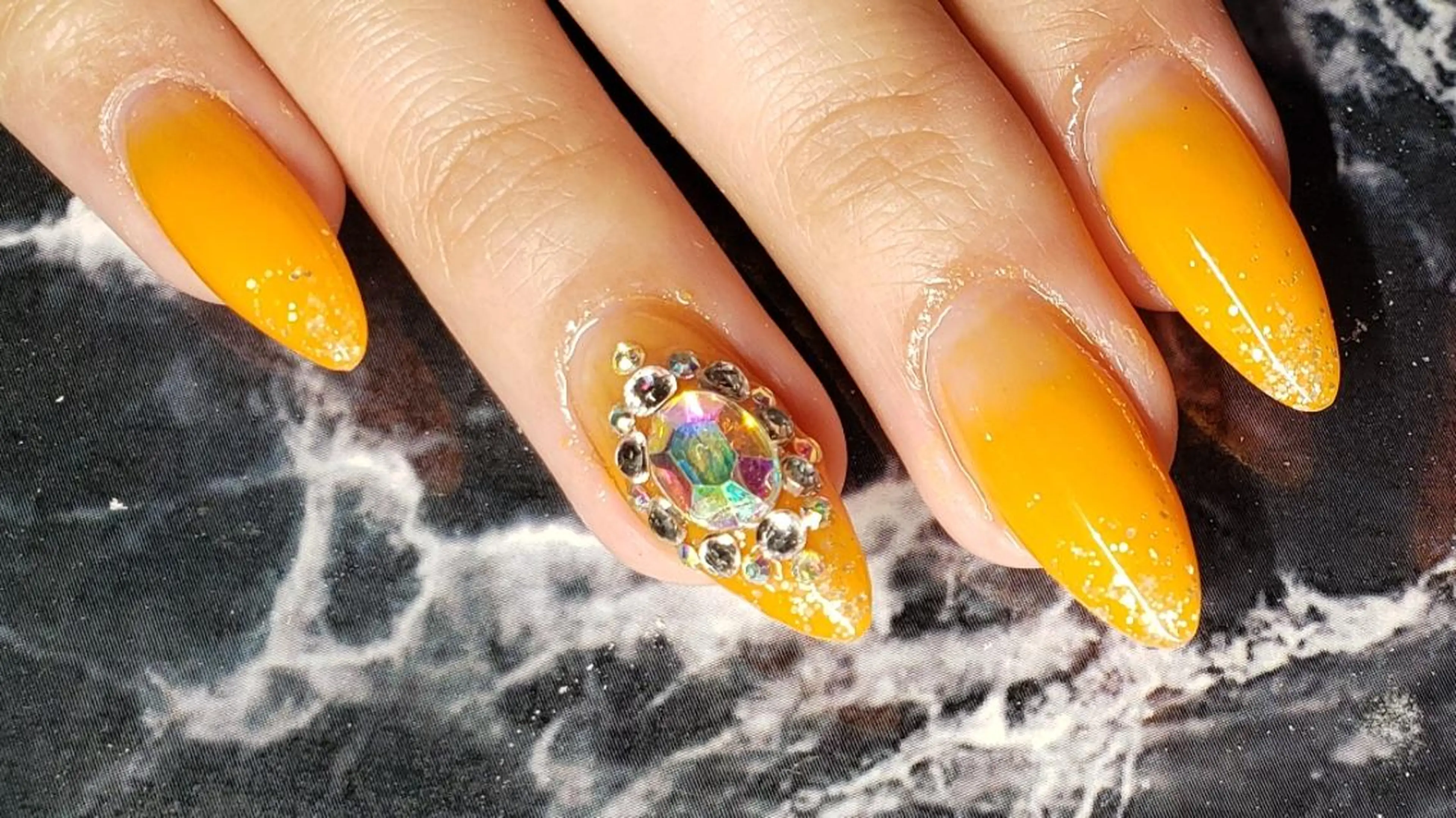 ミディアム ネイル ハンドネイル クロキ 。のネイルデザイン