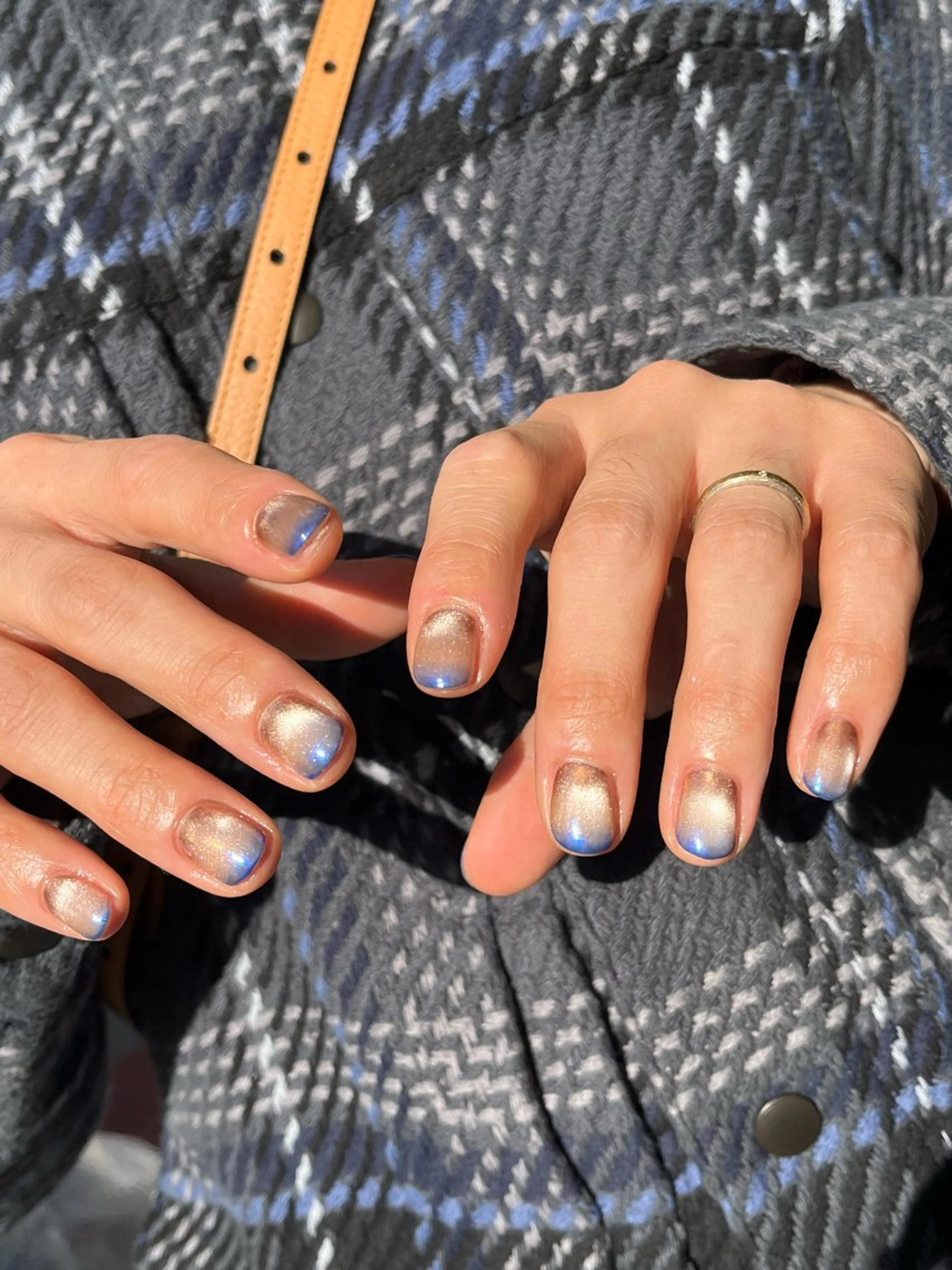 ネイル ブルー ミラーネイル ハンドネイル hiyori🫧 mieuxのネイルデザイン