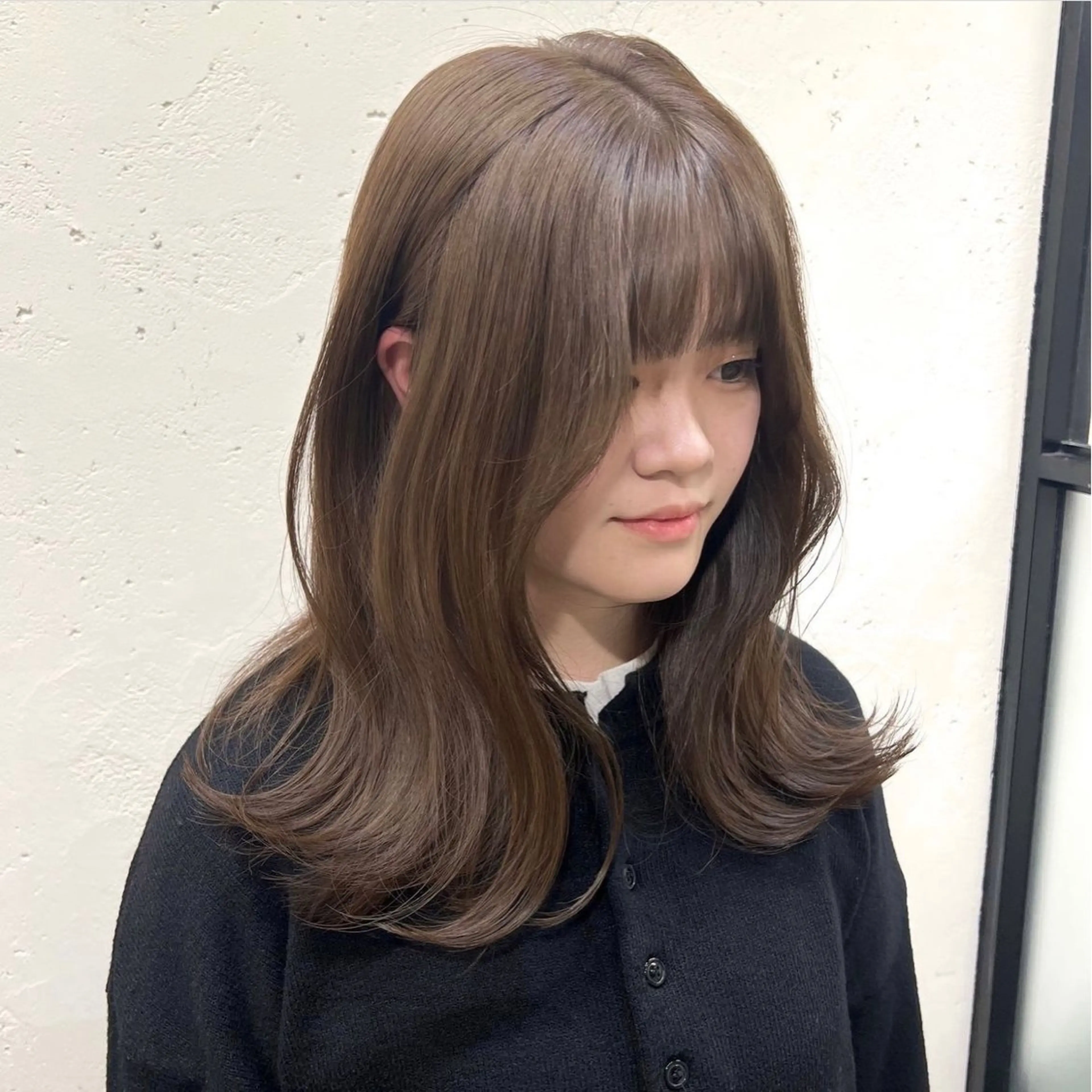 ミディアム カラー カット ヘアカラー トリートメント 前川 朋香のヘアスタイル