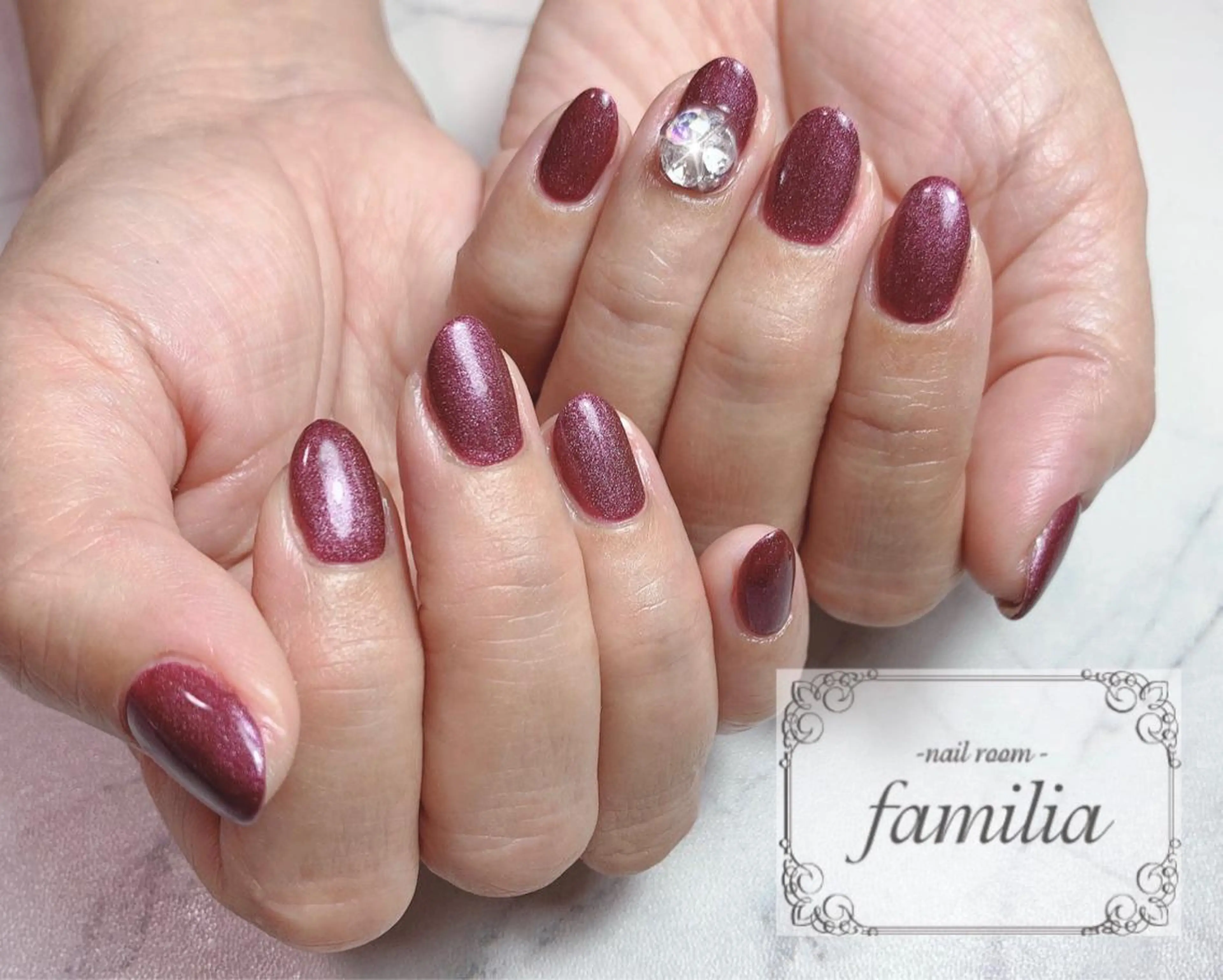 ネイル パープル ストーンネイル -nailroom- familiaのネイルデザイン