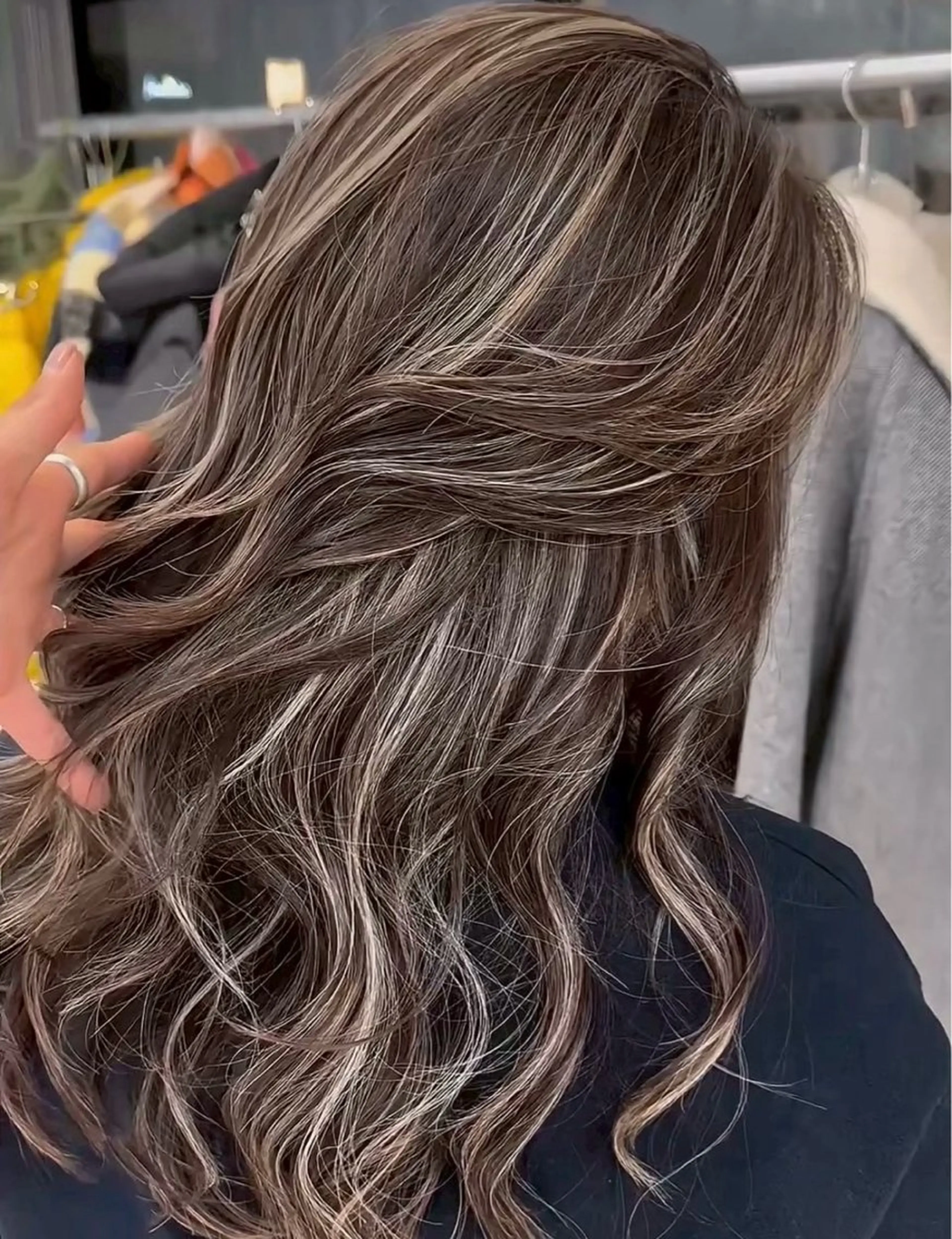 セミロング カラー バレイヤージュ ハイライトカラー 外国人風カラー ハイライト レイヤーカット ヘアカラー ✨レイヤーカット 海外ヘア/原宿✨のヘアスタイル