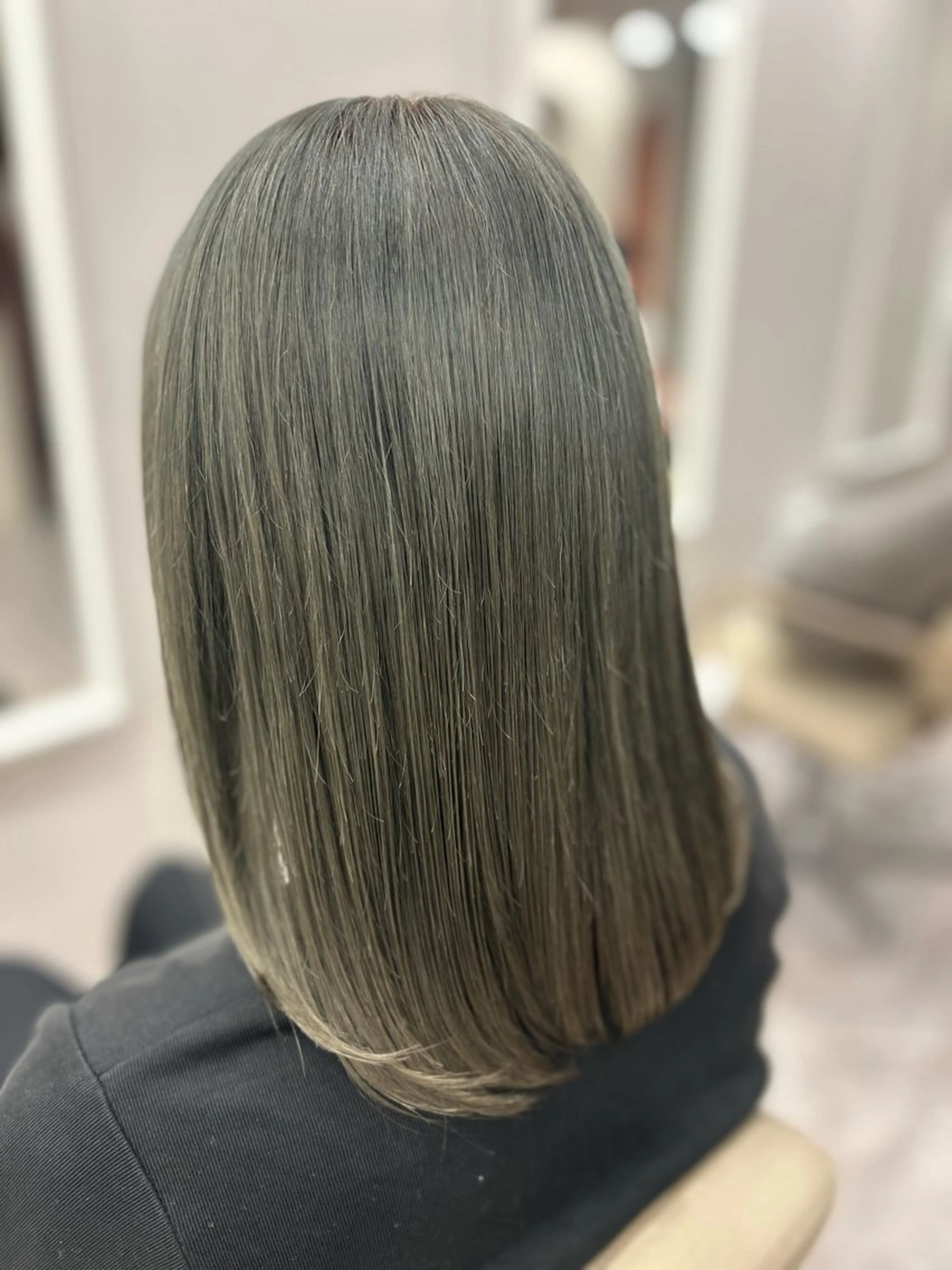 セミロング カラー ヘアカラー ULUA ひまりのヘアスタイル