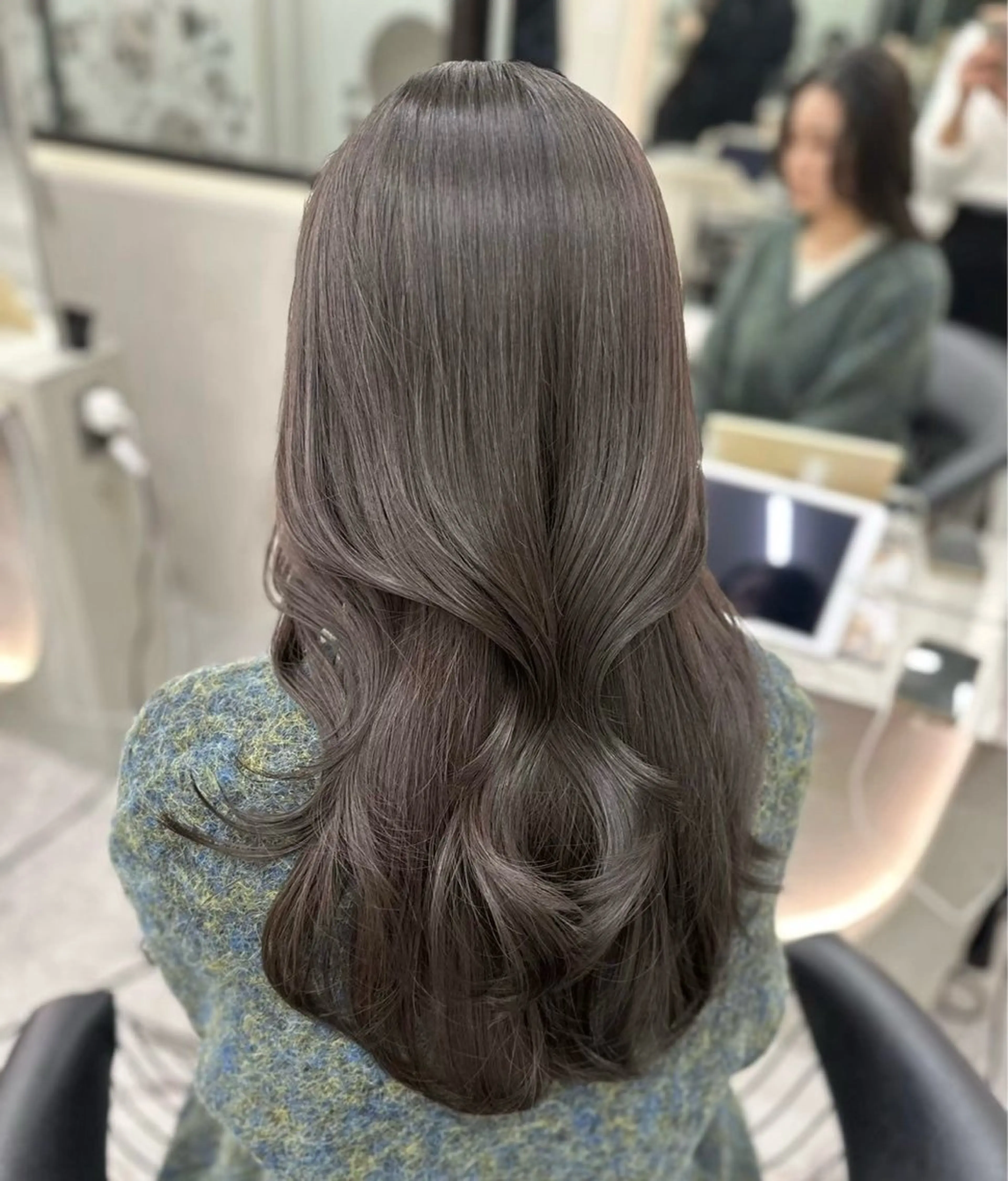 ロング アッシュ アッシュグレー アッシュグレージュ くびれヘア 髪質改善 ヘアカラー 🎀透明感カラー shizuka🎀のヘアスタイル