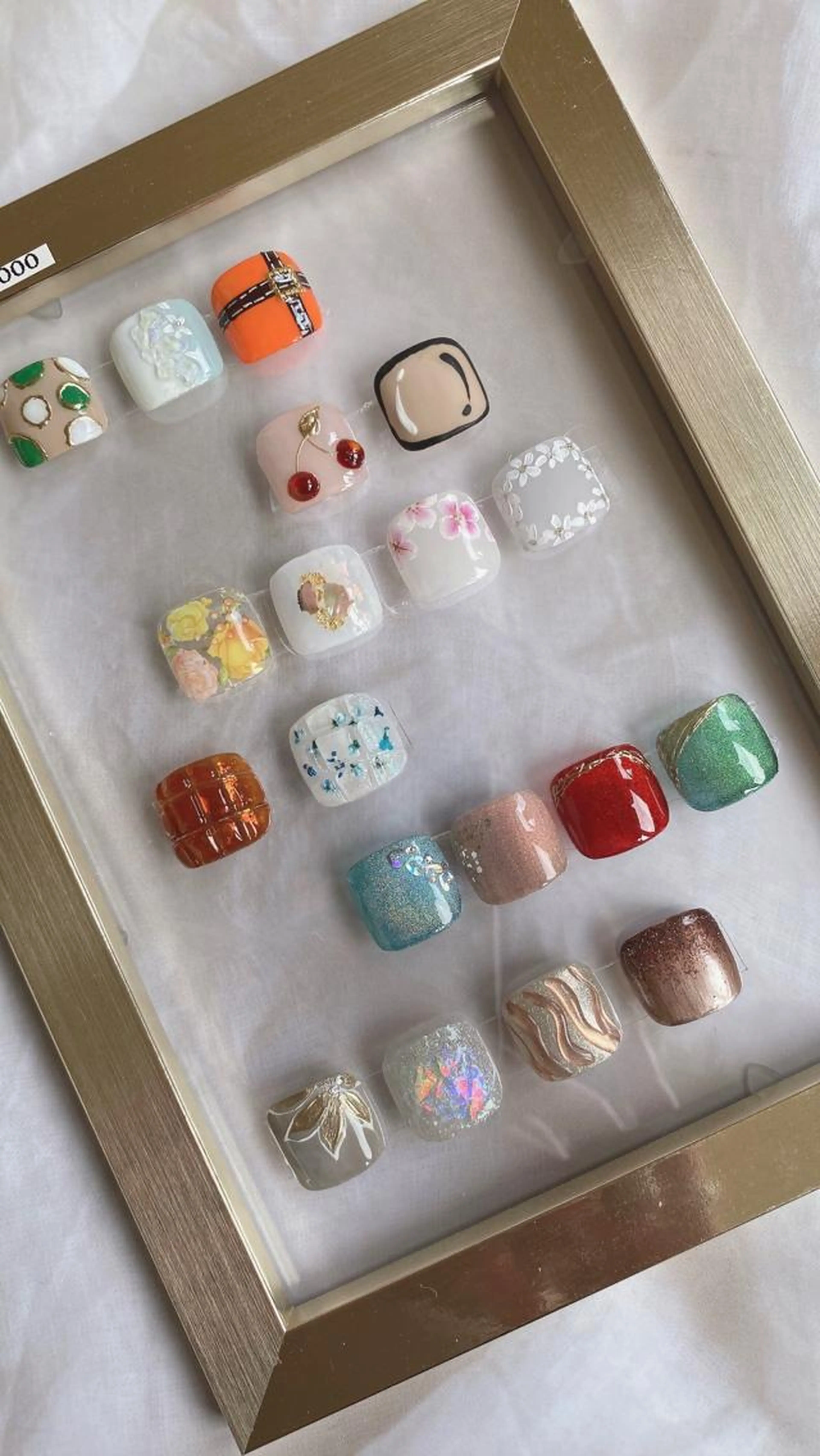 フットネイル【付け替えオフ有り】　　　　　　　　　　　　　ケア、フットバス込み　当店サンプル等アートデザインの写真