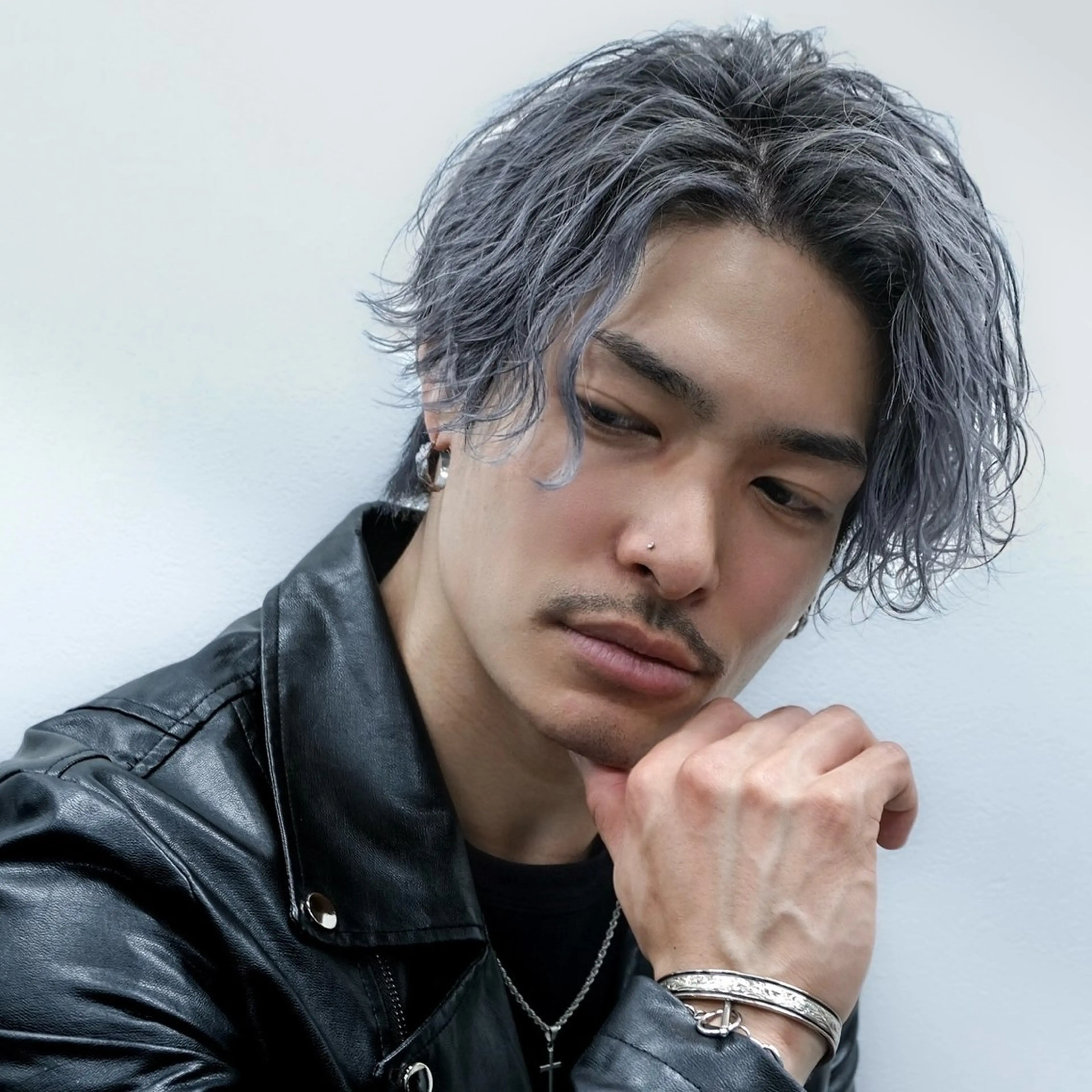 カラー メンズ メンズブリーチ ブリーチ グラデーションカラー シルバー メンズ特化渋谷💈 平床大雅のヘアスタイル