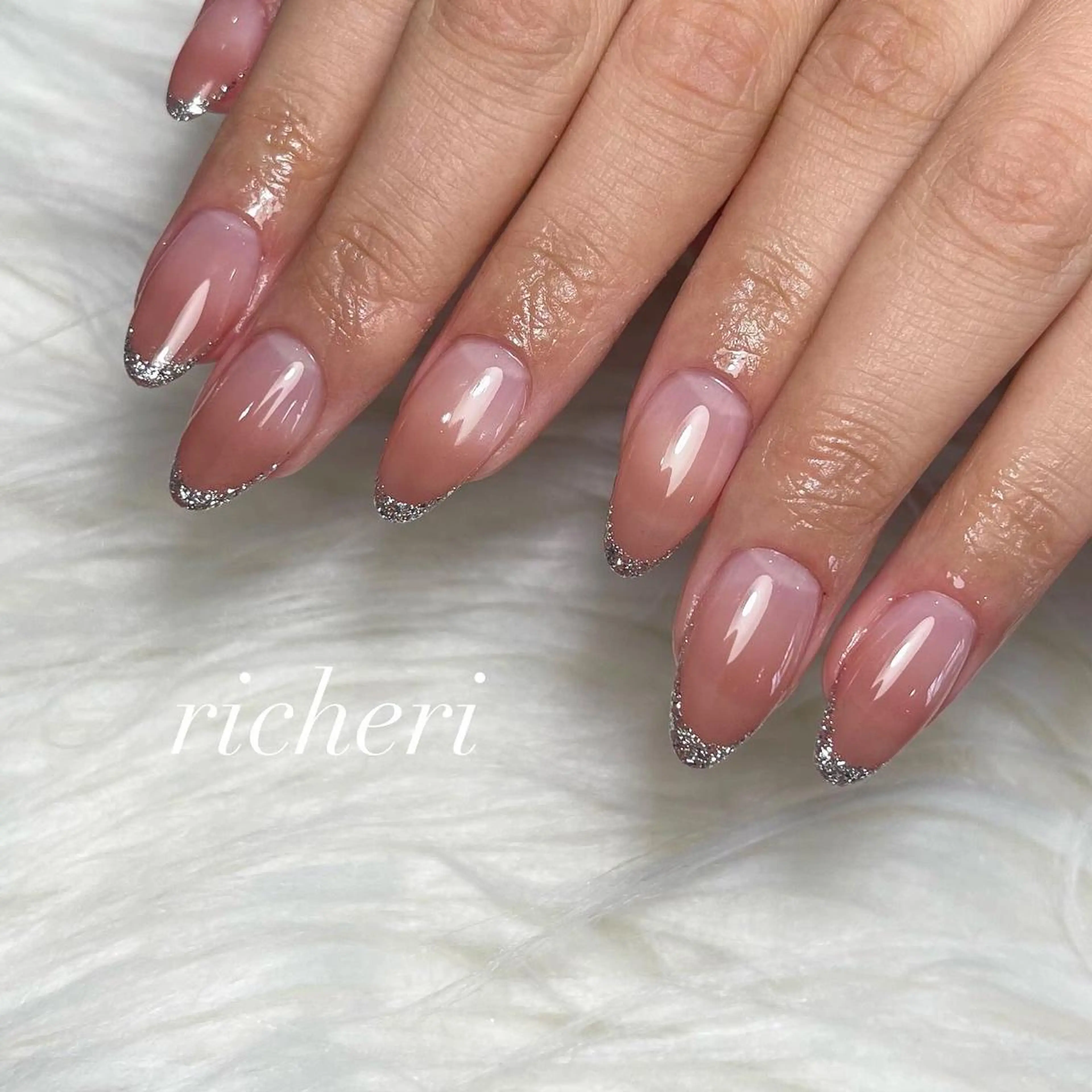 ミディアム ネイル 韓国風ヘア アートネイル フレンチネイル ジェルネイル ガラスフレンチ richeri beautyのエステ・リラクイメージ