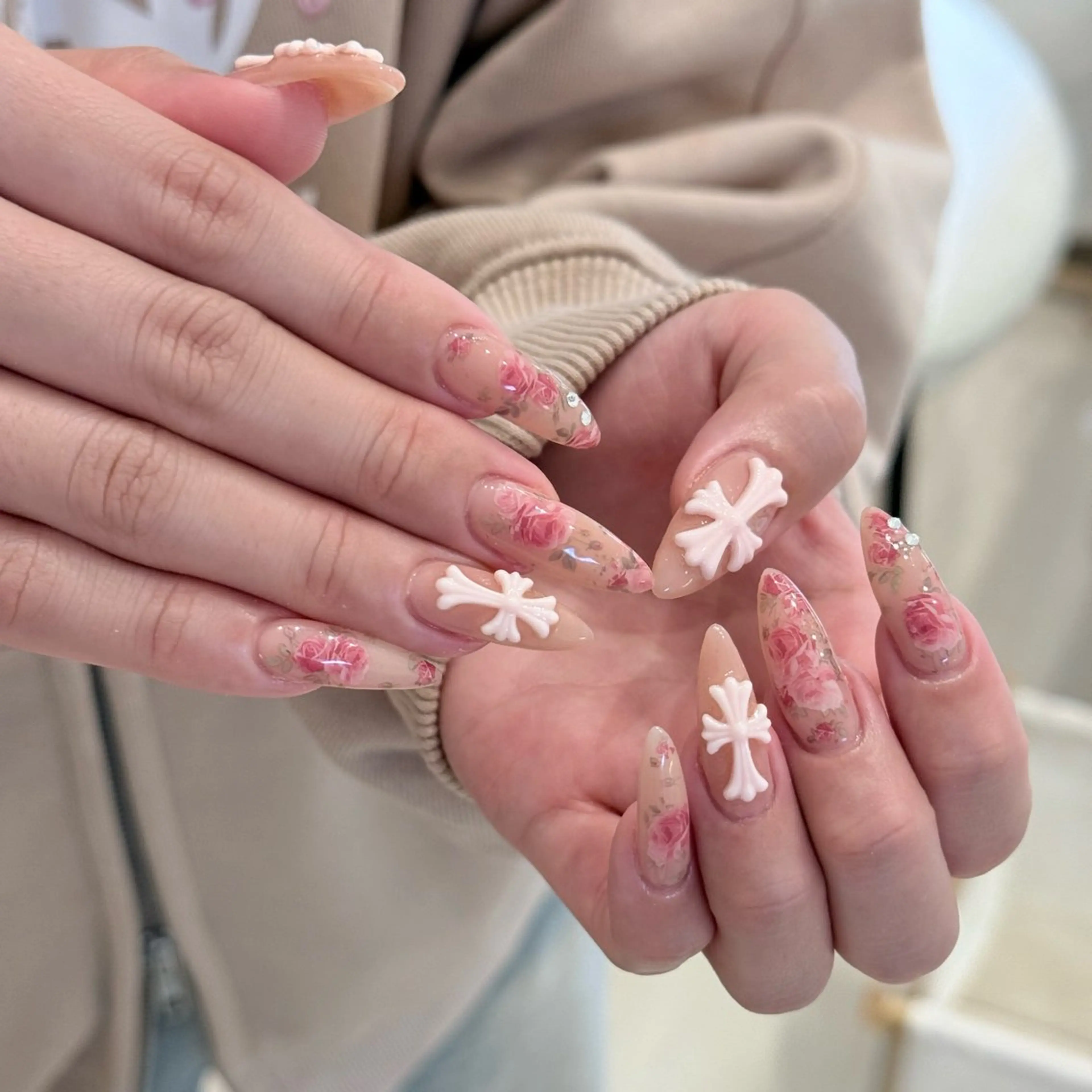 ネイル チークネイル ドット フレンチネイル グラデーション ハート ハンドネイル ハンドケア Nihonthy Nail 新宿のネイルデザイン