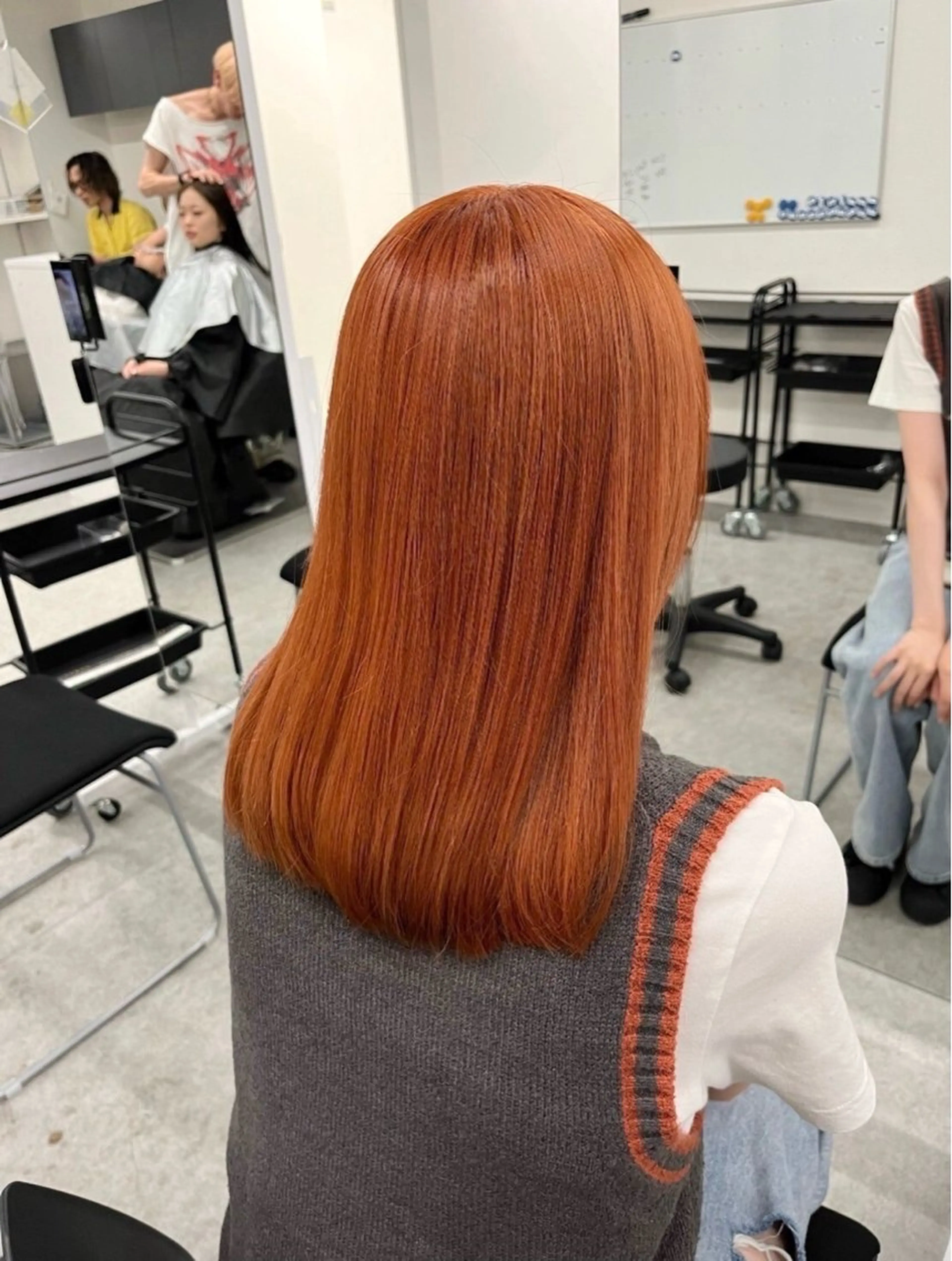 セミロング カラー ヘアカラー ダメージレスハイ トーン💖kanonのヘアスタイル