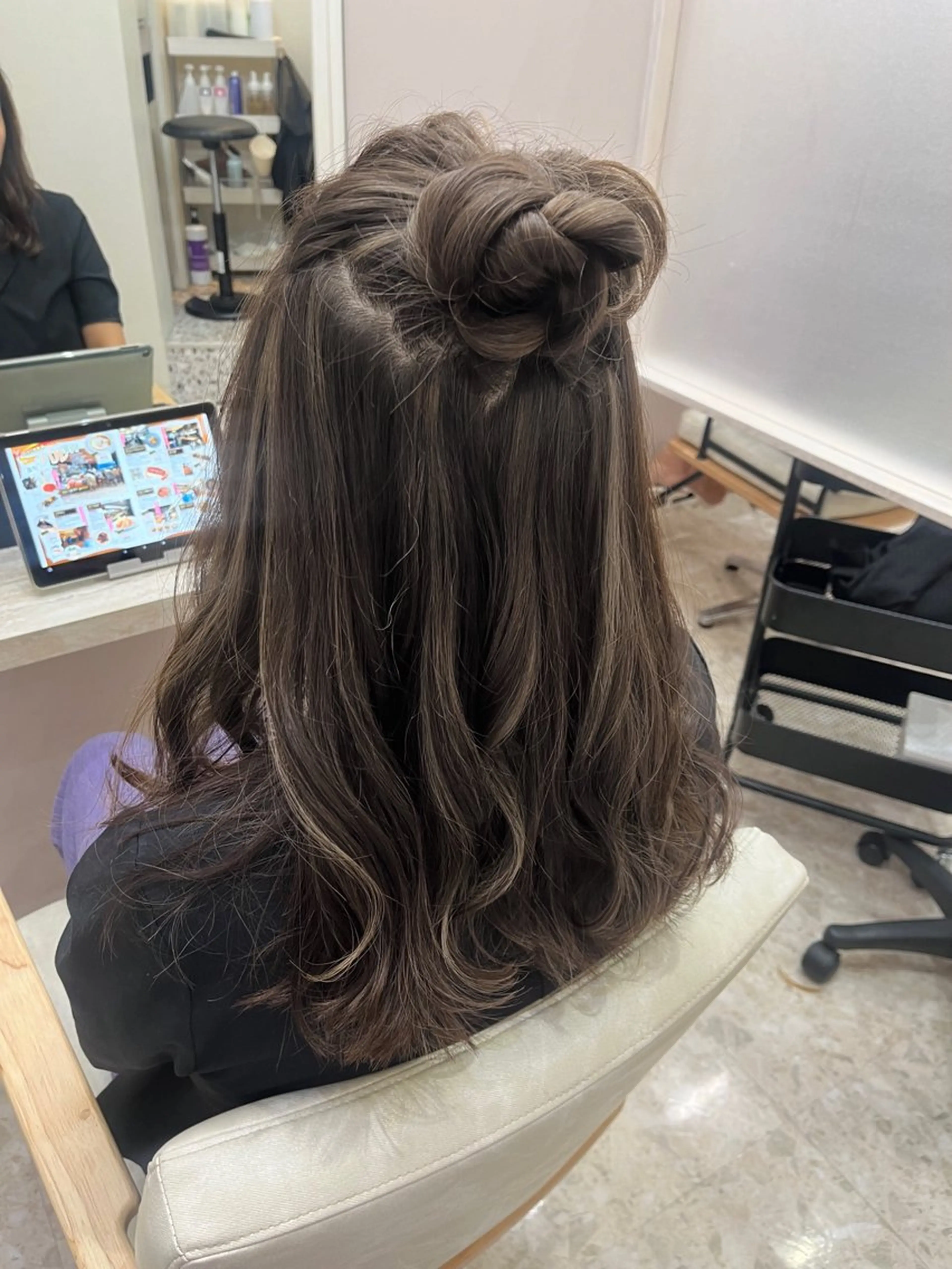 セミロング 小川 愛美のヘアスタイル