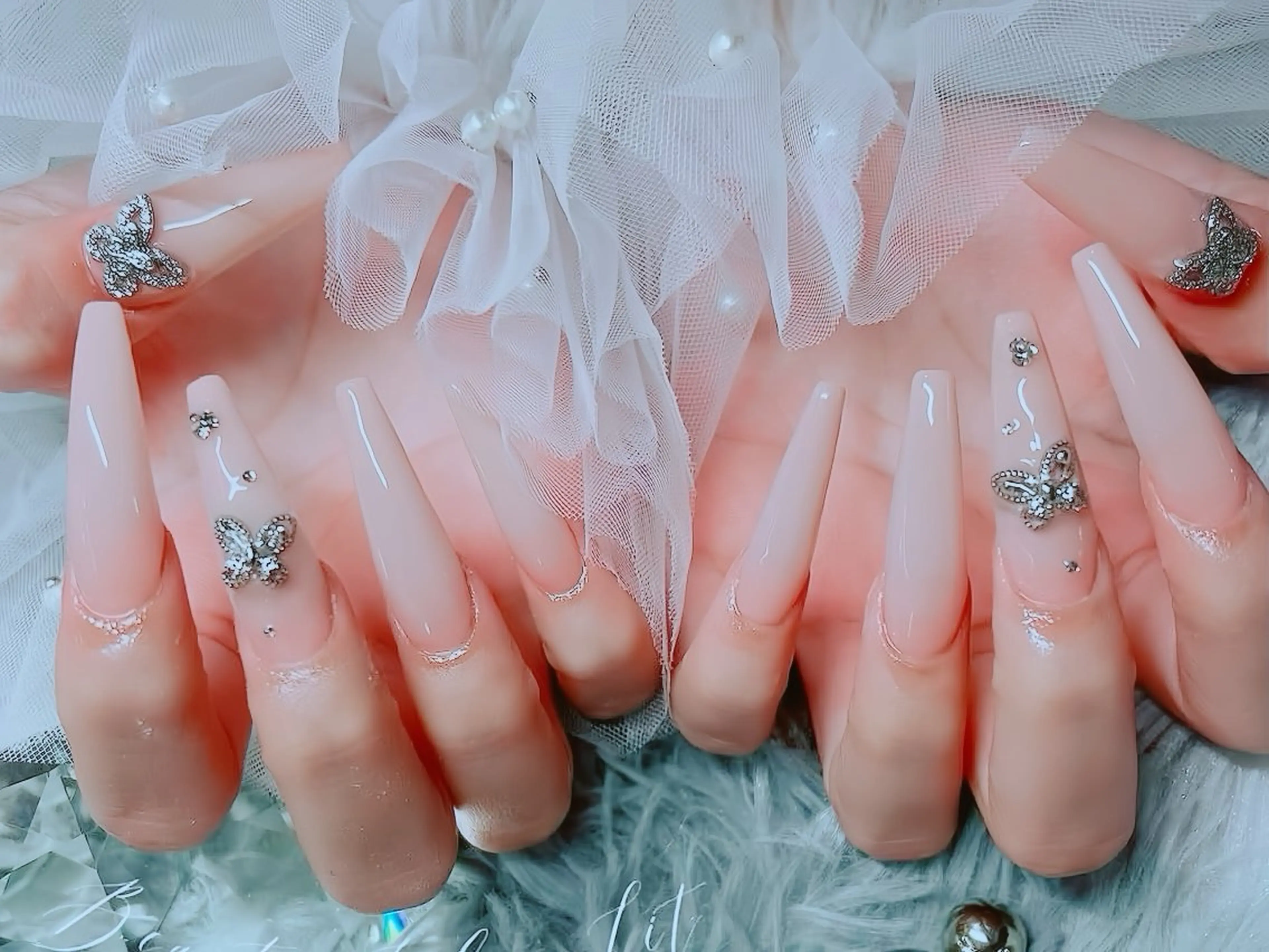 ネイル チークネイル フレンチネイル ガラスフレンチ グラデーション キラキラネイル ハンドネイル Rin Nail 新大久保店のネイルデザイン